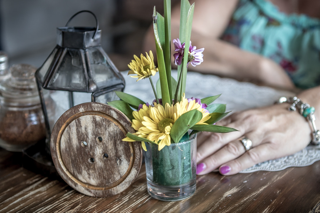 Canon EOS 80D + Canon EF 24-70mm F2.8L USM sample photo. Flowers and jewels photography