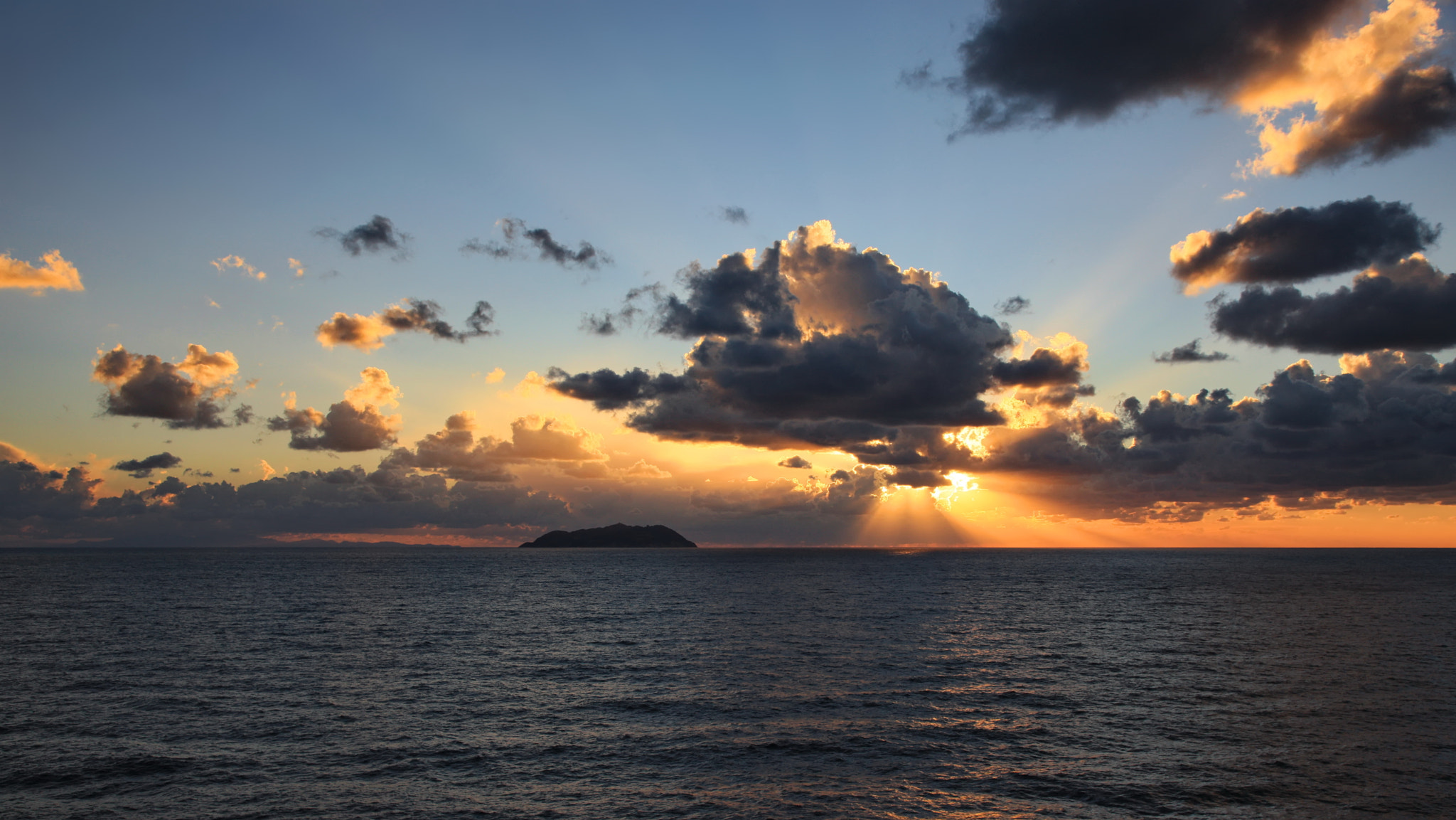 Canon EOS-1Ds Mark III sample photo. Morning in the mediterranean sea photography