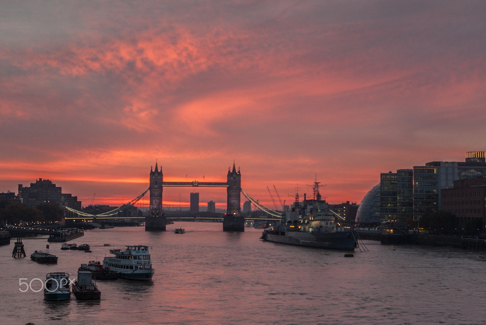 Samsung GX-10 sample photo. Pink dawn, tower bridge photography