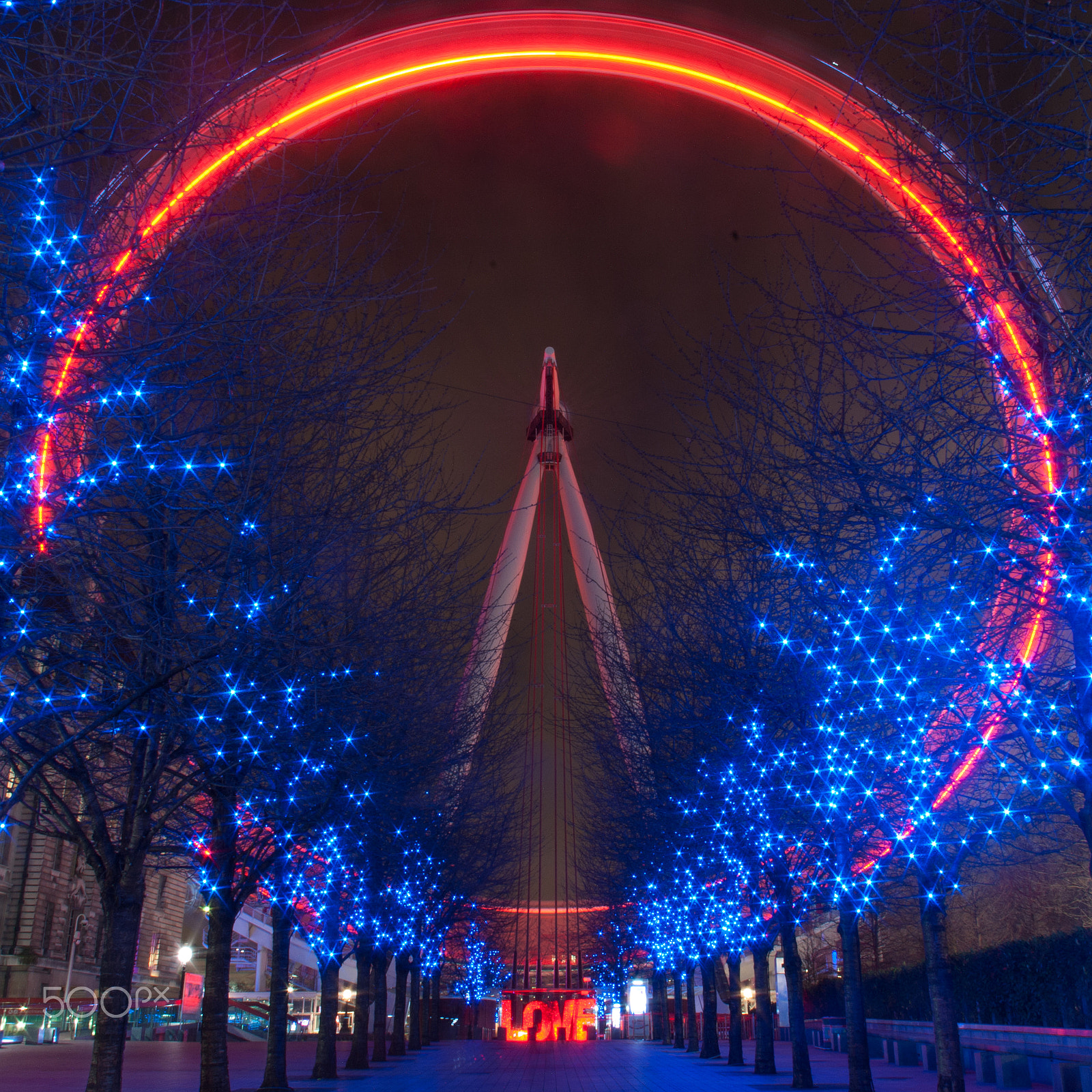 Samsung GX-10 sample photo. 8 minutes of love at the london eye (square) photography