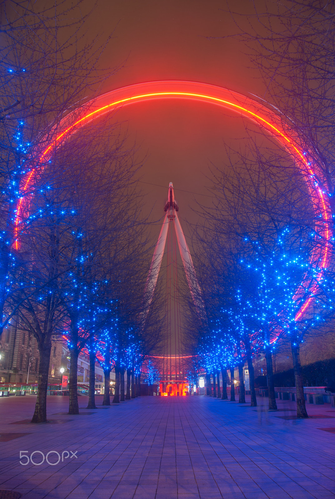 Samsung GX-10 sample photo. 8 minutes of love at the london eye (tall) photography