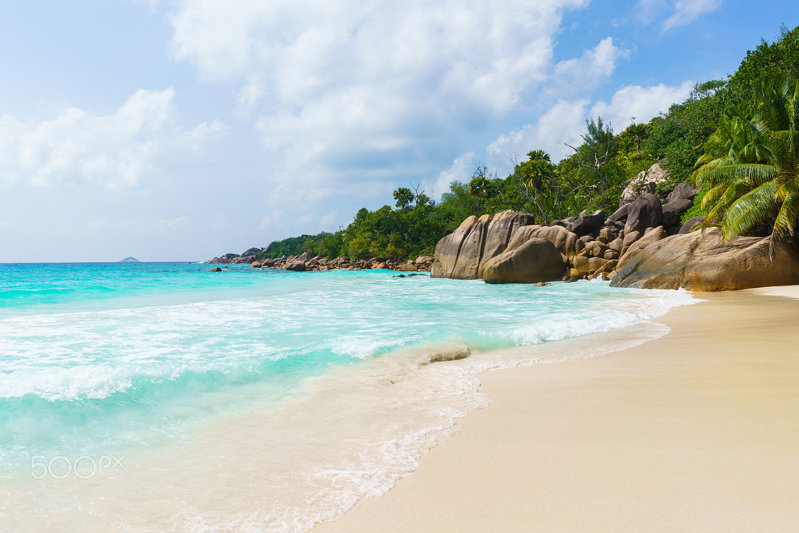 Sony a7R II + Sony FE 28mm F2 sample photo. Anse lazio — one of the most beautiful beaches photography