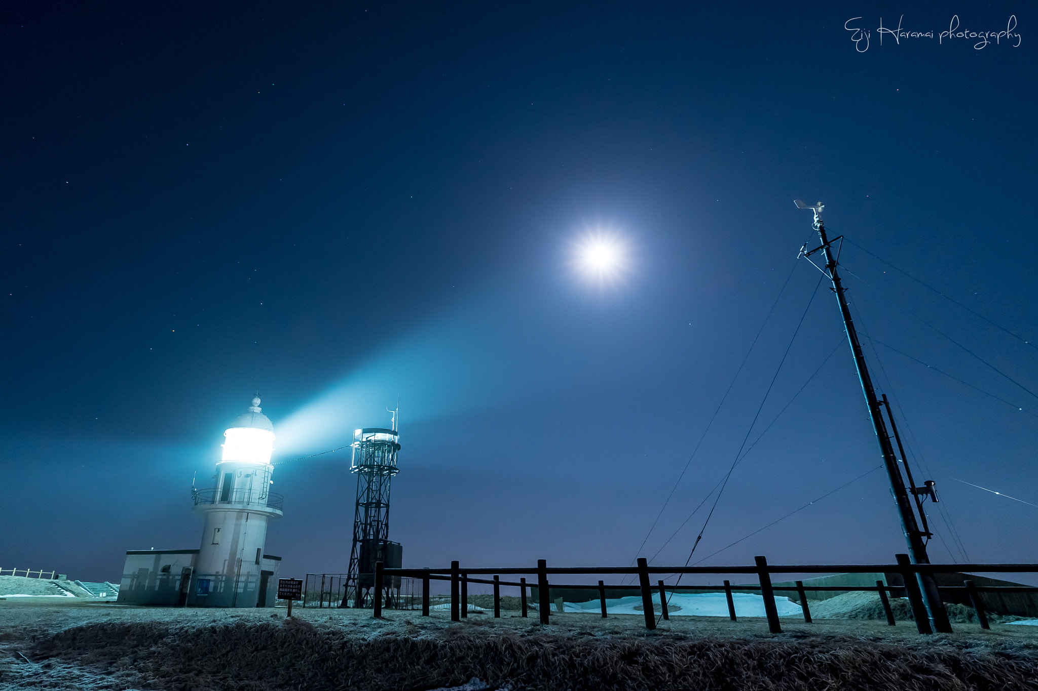 Sony a7S II + ZEISS Batis 18mm F2.8 sample photo. 月と灯台 photography