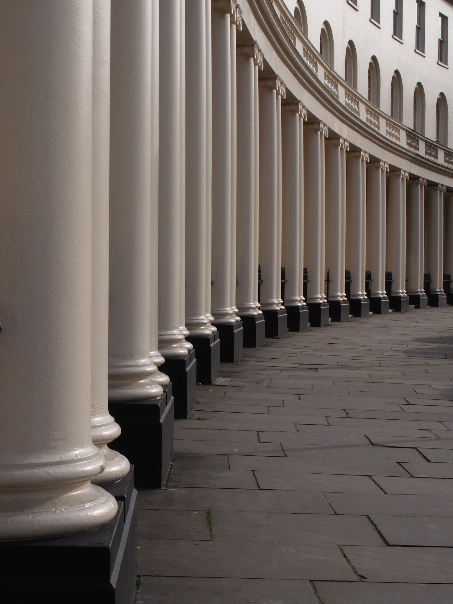 Olympus OM-D E-M5 + Sigma 30mm F2.8 EX DN sample photo. Columns photography