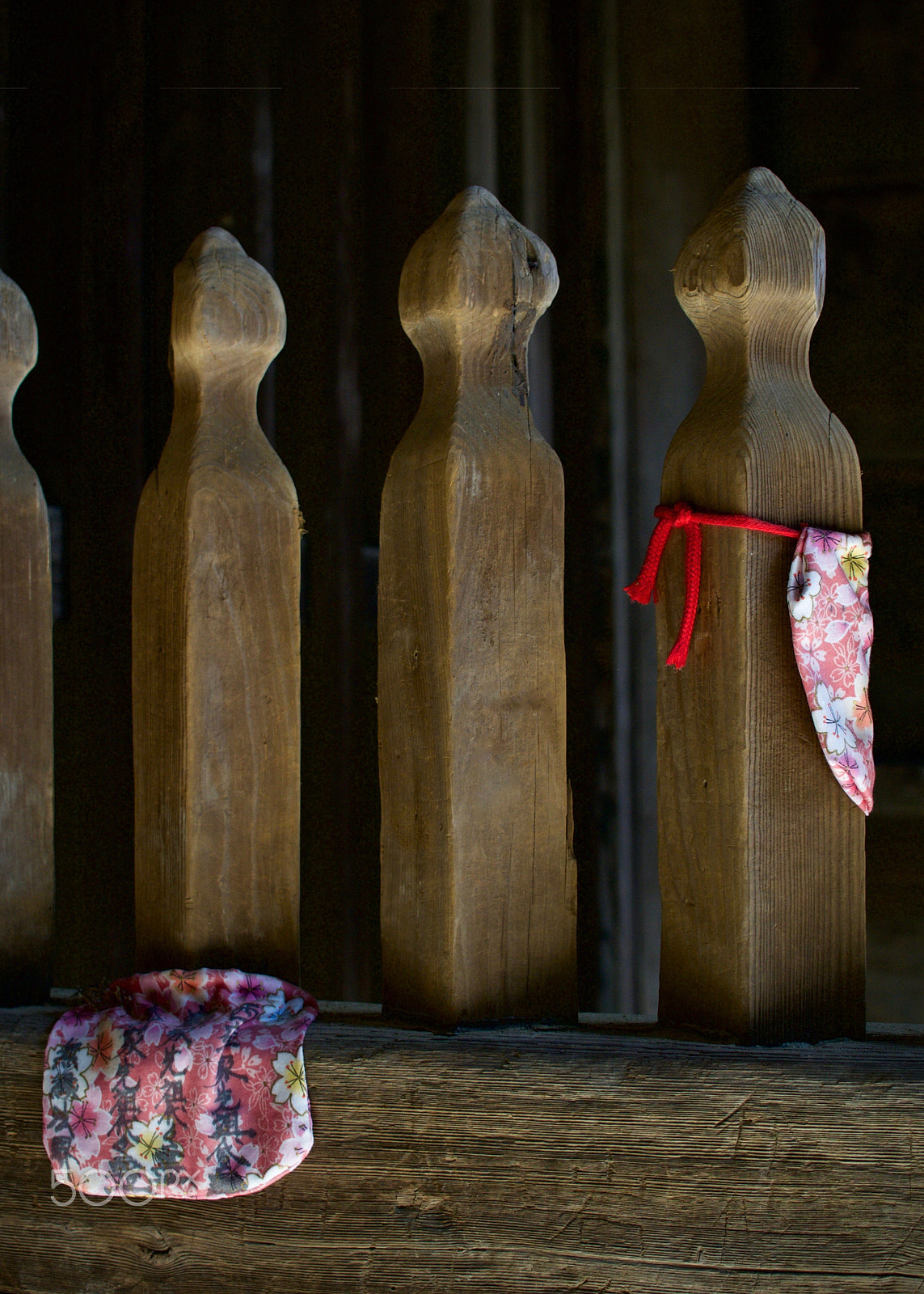 Nikon 1 J2 + Nikon 1 Nikkor 18.5mm F1.8 sample photo. Worn posts and talismans photography