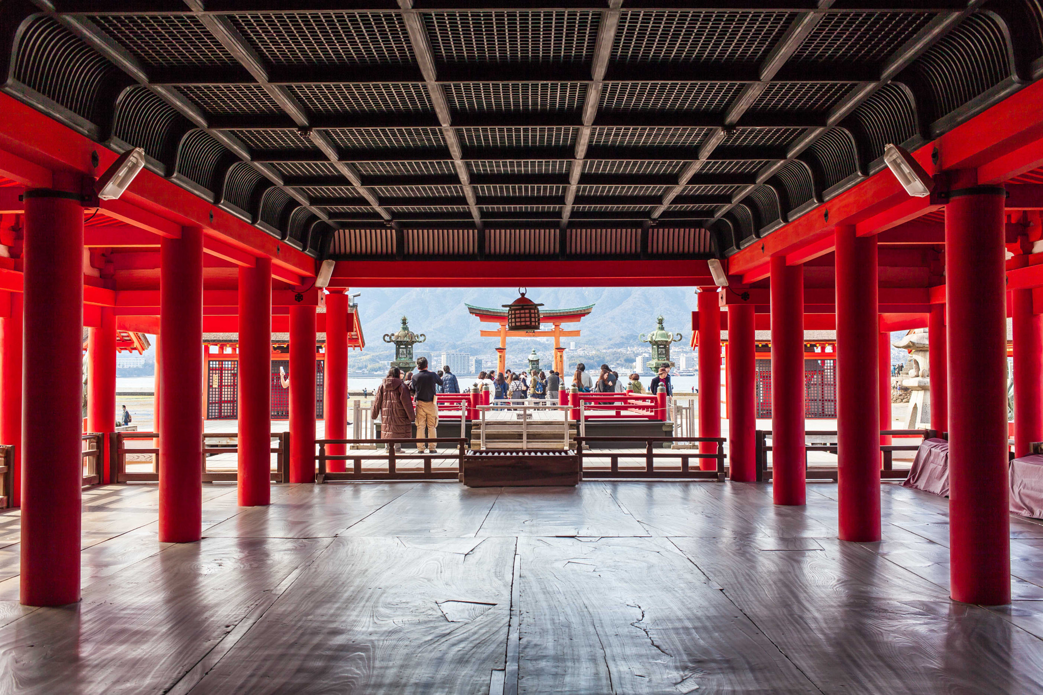 Canon EF 40mm F2.8 STM sample photo. Itsukushima shrine photography