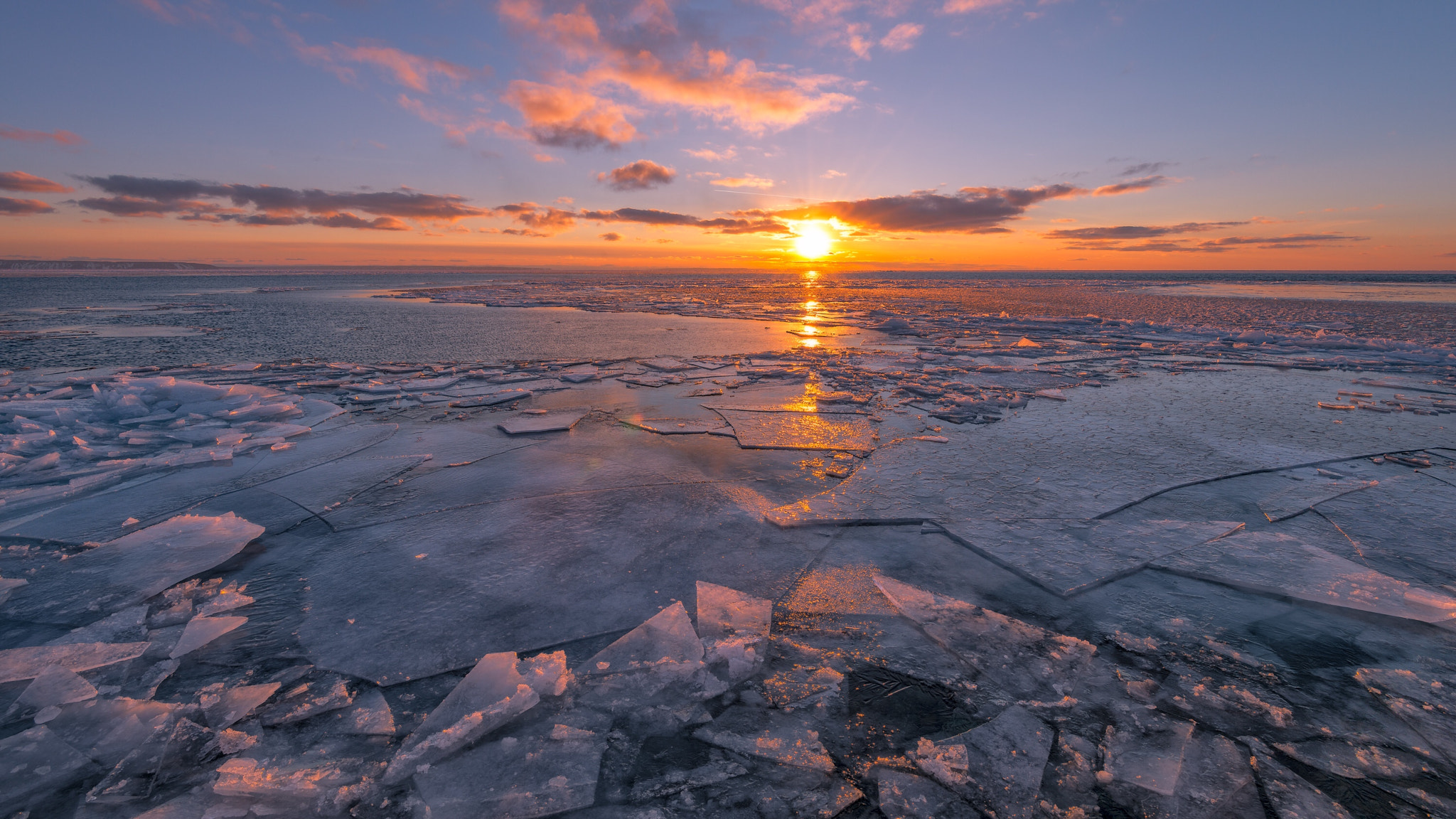 Nikon AF-S Nikkor 16-35mm F4G ED VR sample photo. Floating ice photography