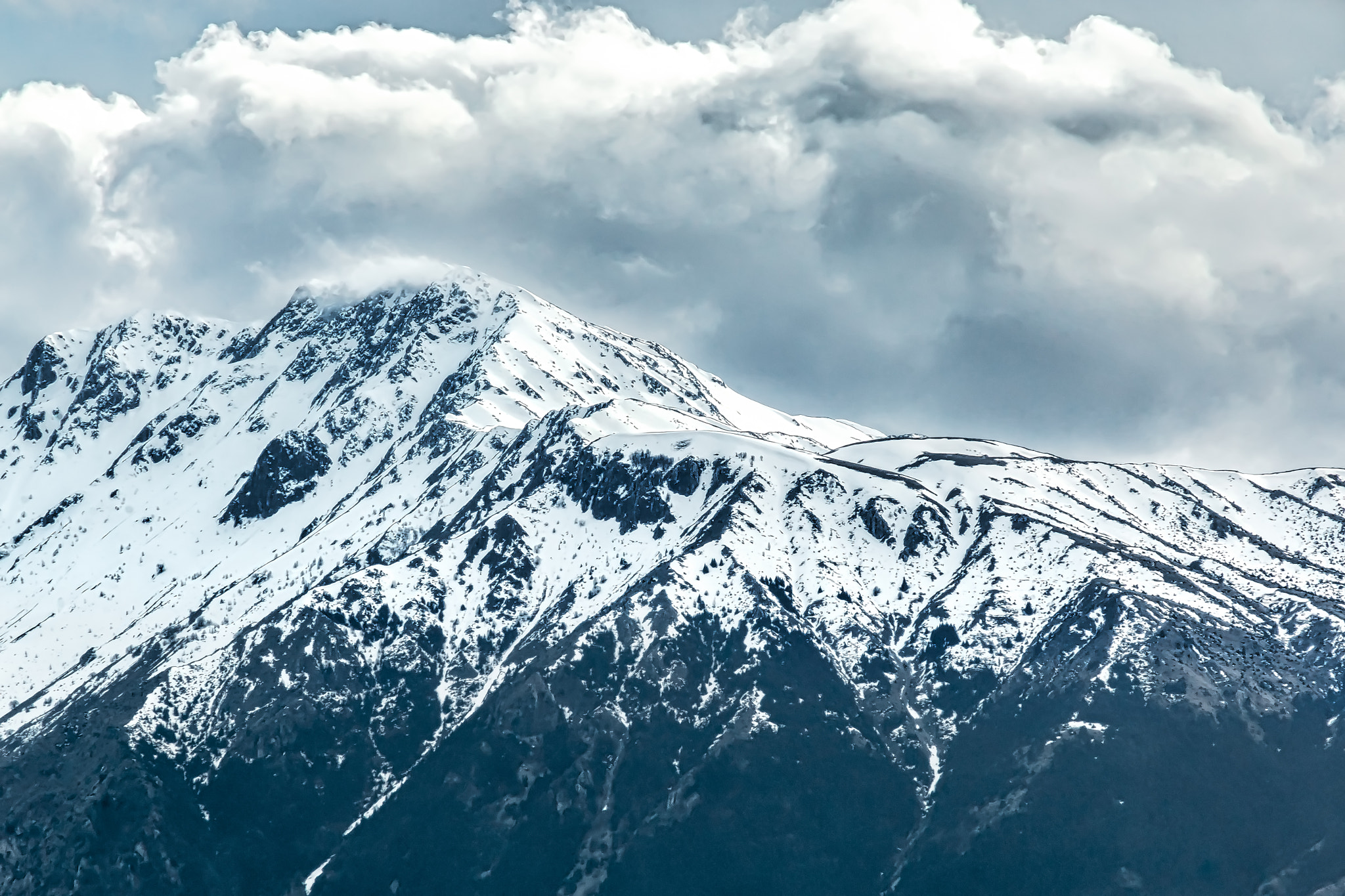 Canon EOS 70D + EF75-300mm f/4-5.6 sample photo. Mountain peak photography