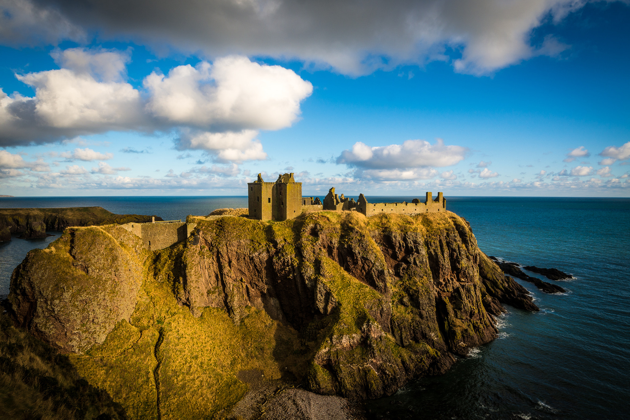 Samyang 14mm F2.8 ED AS IF UMC sample photo. Dunnottar castle photography
