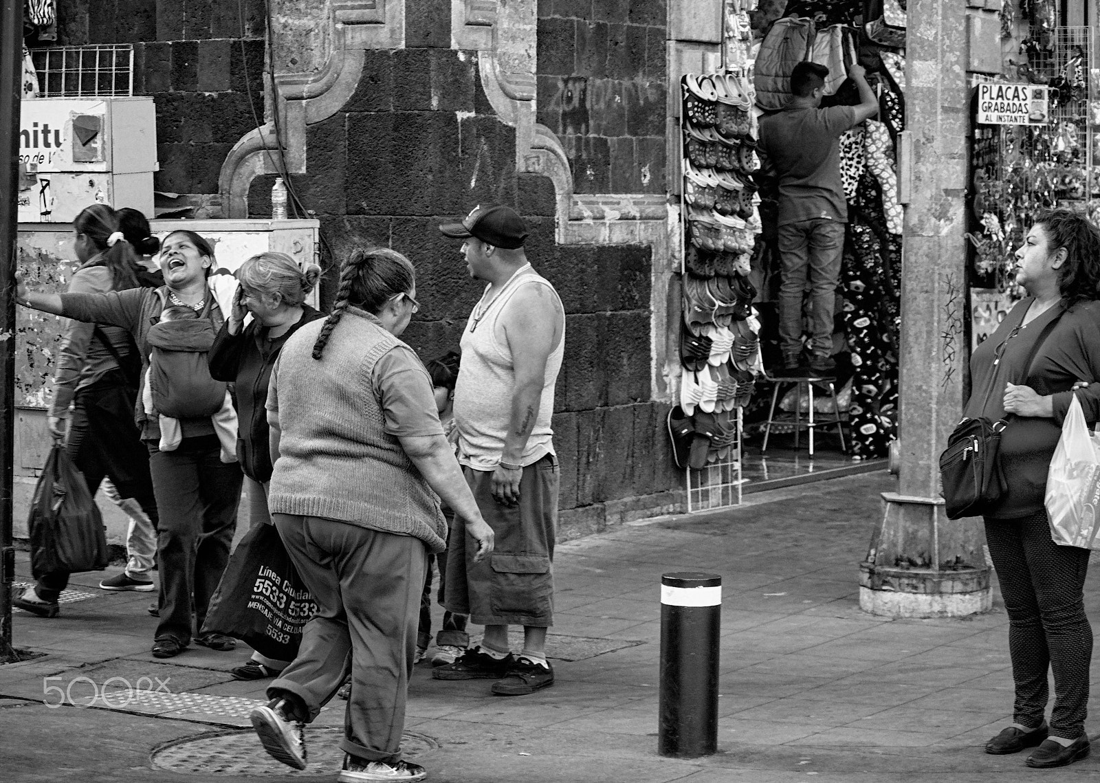 Canon EF-S 55-250mm F4-5.6 IS sample photo. Street scene photography