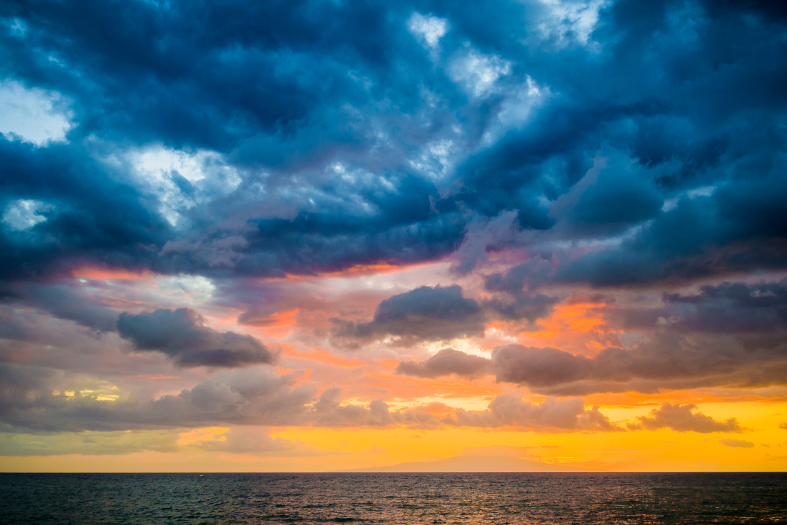 Olympus OM-D E-M5 + OLYMPUS M.9-18mm F4.0-5.6 sample photo. Green flash over the horizon? photography