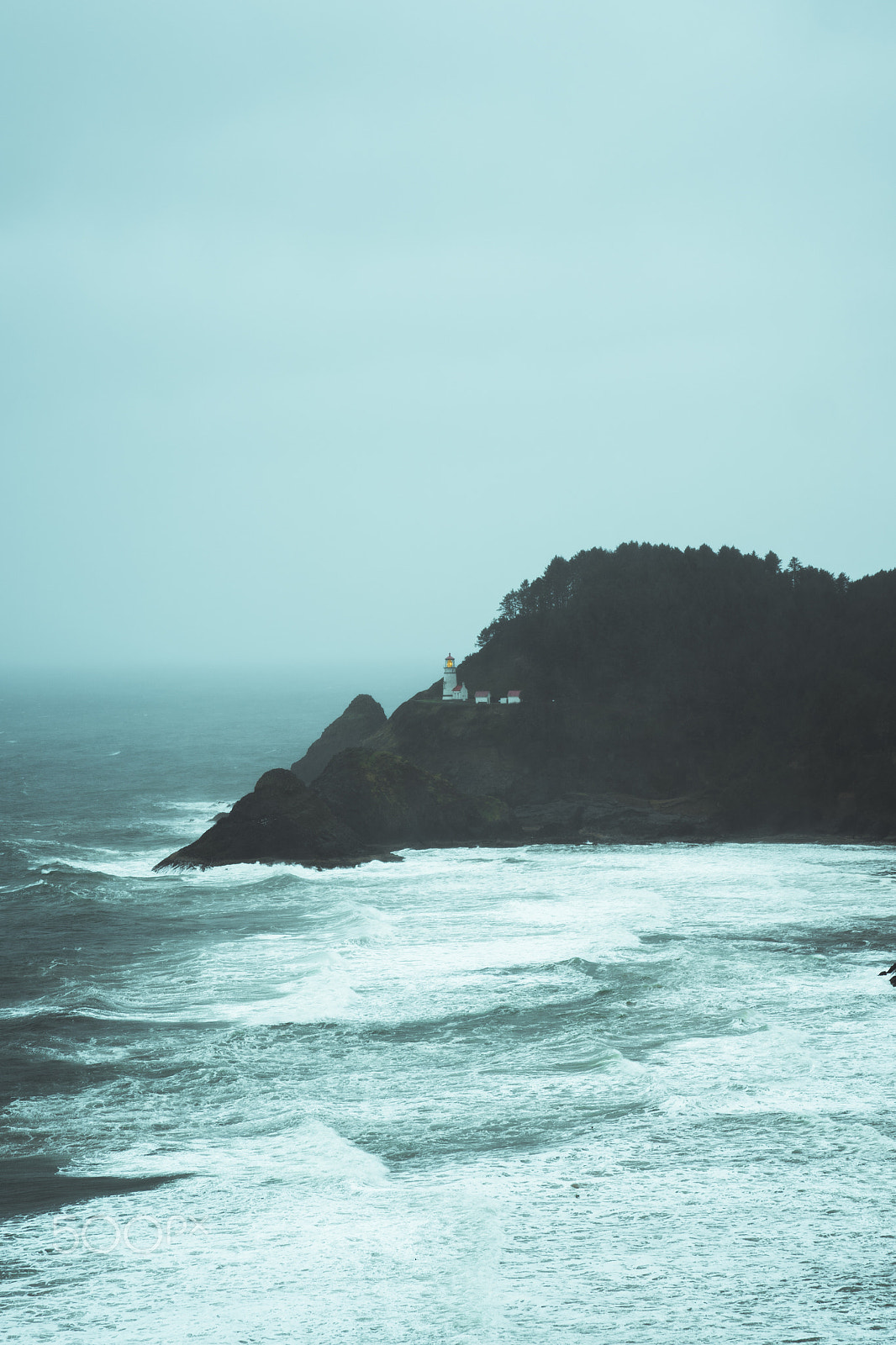 Sony a7 II + Sony FE 24-70mm F2.8 GM sample photo. Moody light house omg moody gram here i come photography