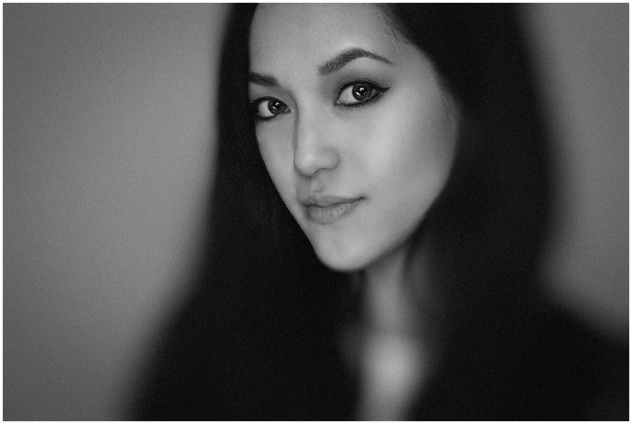 ZEISS Batis 85mm F1.8 sample photo. With voyeuristic intention photography
