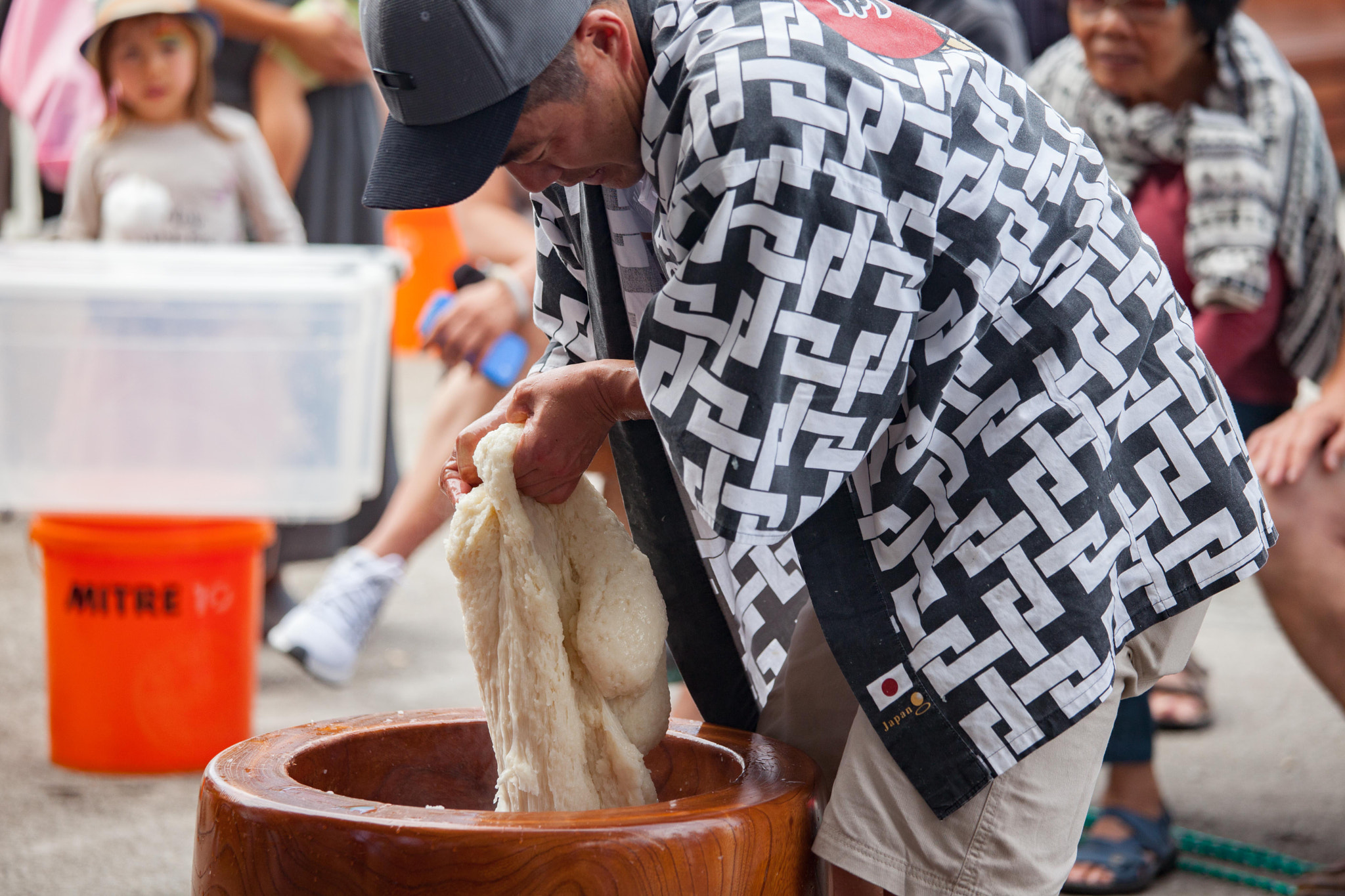 Canon EF 70-200mm F4L IS USM sample photo. Mochi making photography