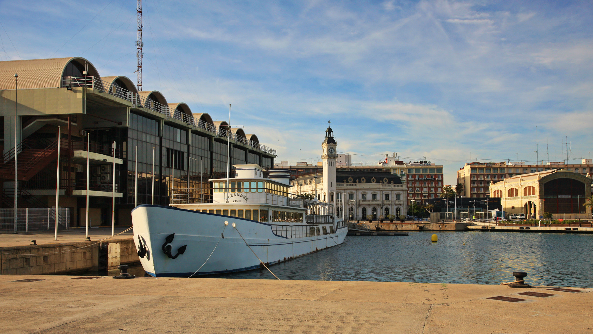 Canon EOS-1Ds Mark III sample photo. Old port in valencia photography