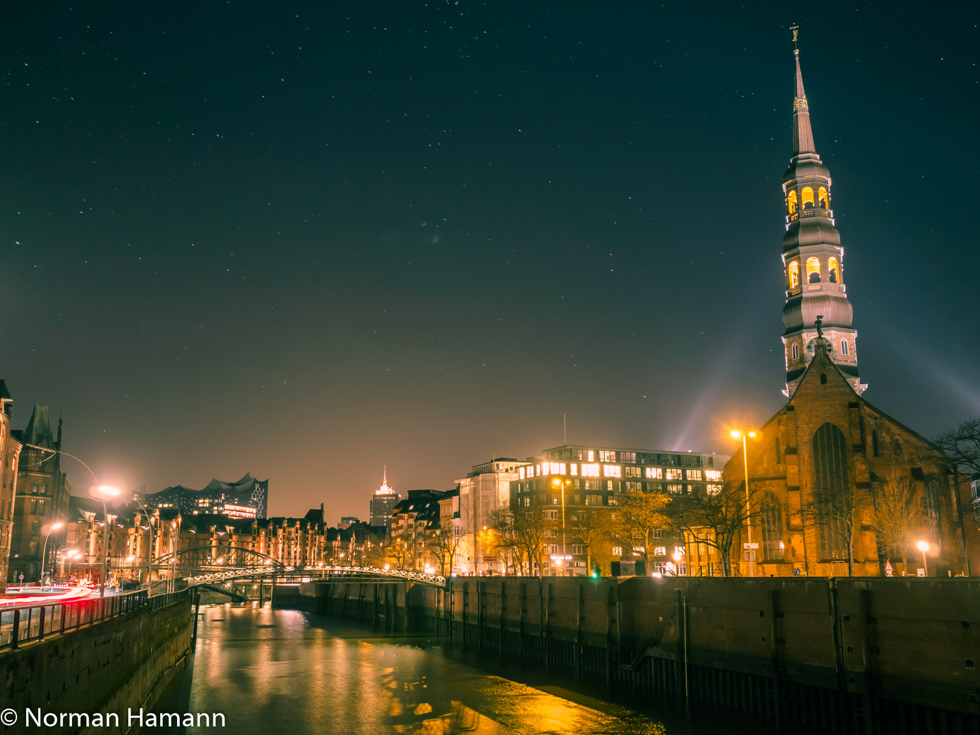 Olympus PEN E-PL7 + Olympus M.Zuiko Digital 17mm F1.8 sample photo. Speicherstadt hamburg photography