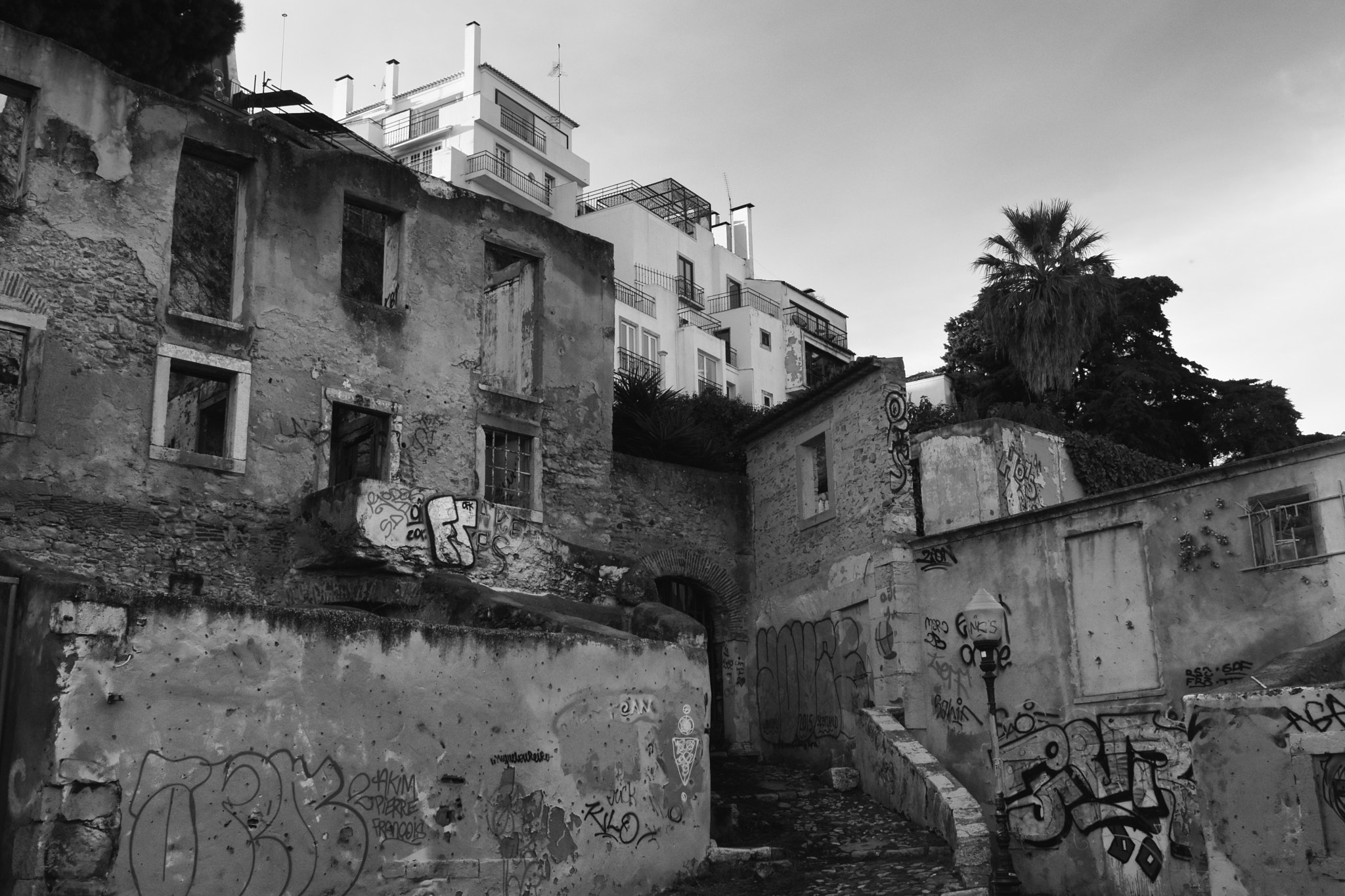 Nikon D7200 sample photo. Contrast in lisbon photography