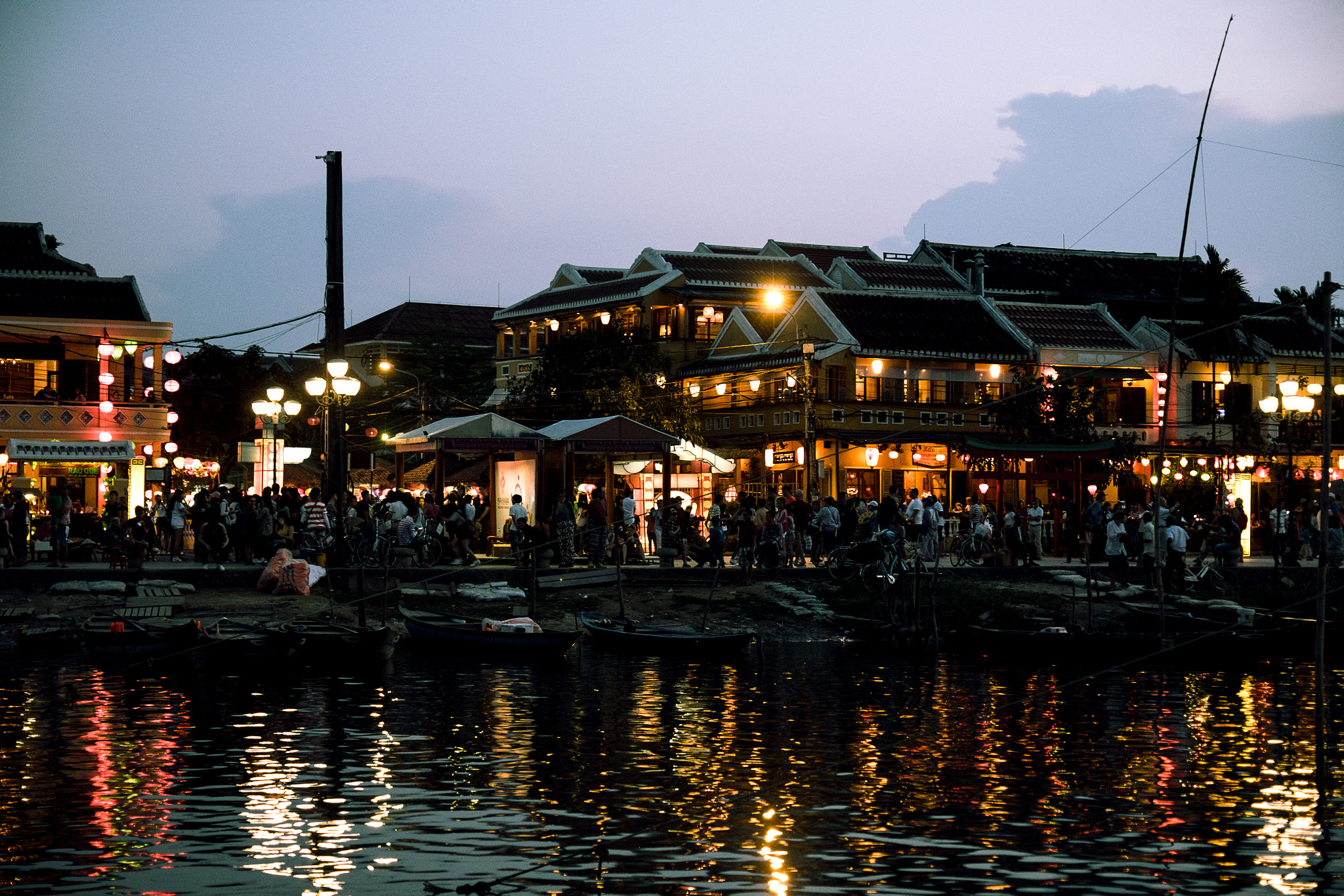 Fujifilm X-T10 + Fujifilm XF 16-55mm F2.8 R LM WR sample photo. Another night in hoi an photography
