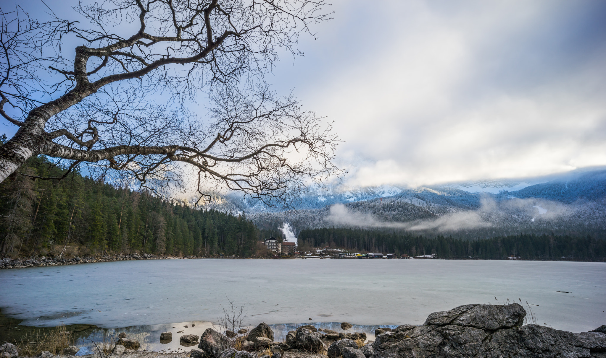 Sony a7R + Leica Tri-Elmar-M 16-18-21mm F4 ASPH sample photo. Ice covering the eibsee photography