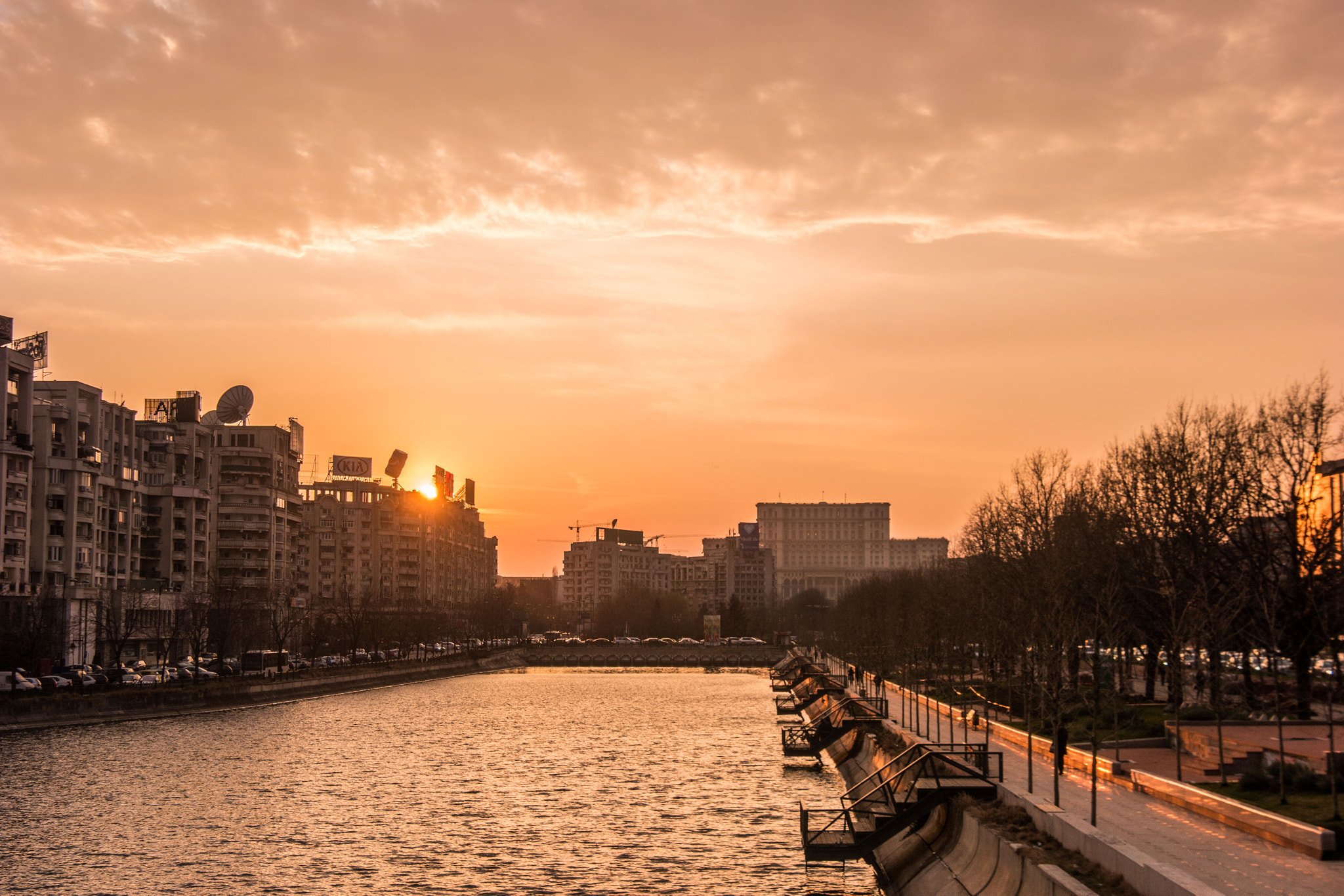 Samsung NX 18-200mm F3.5-6.3 ED OIS sample photo. Sunset in bucharest photography