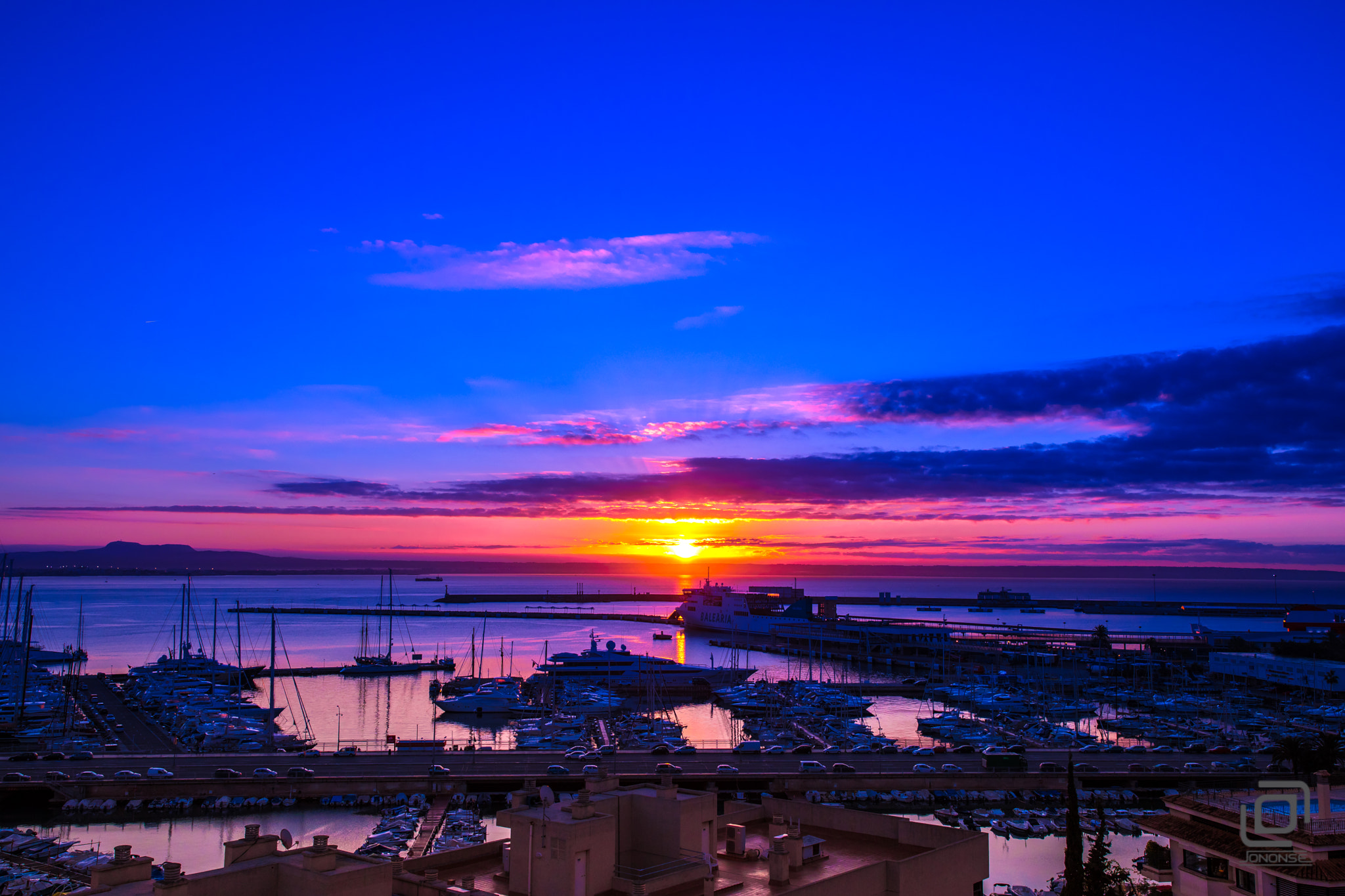 Canon EOS 5D Mark IV + Sigma 24-35mm F2 DG HSM Art sample photo. Morning in blue photography