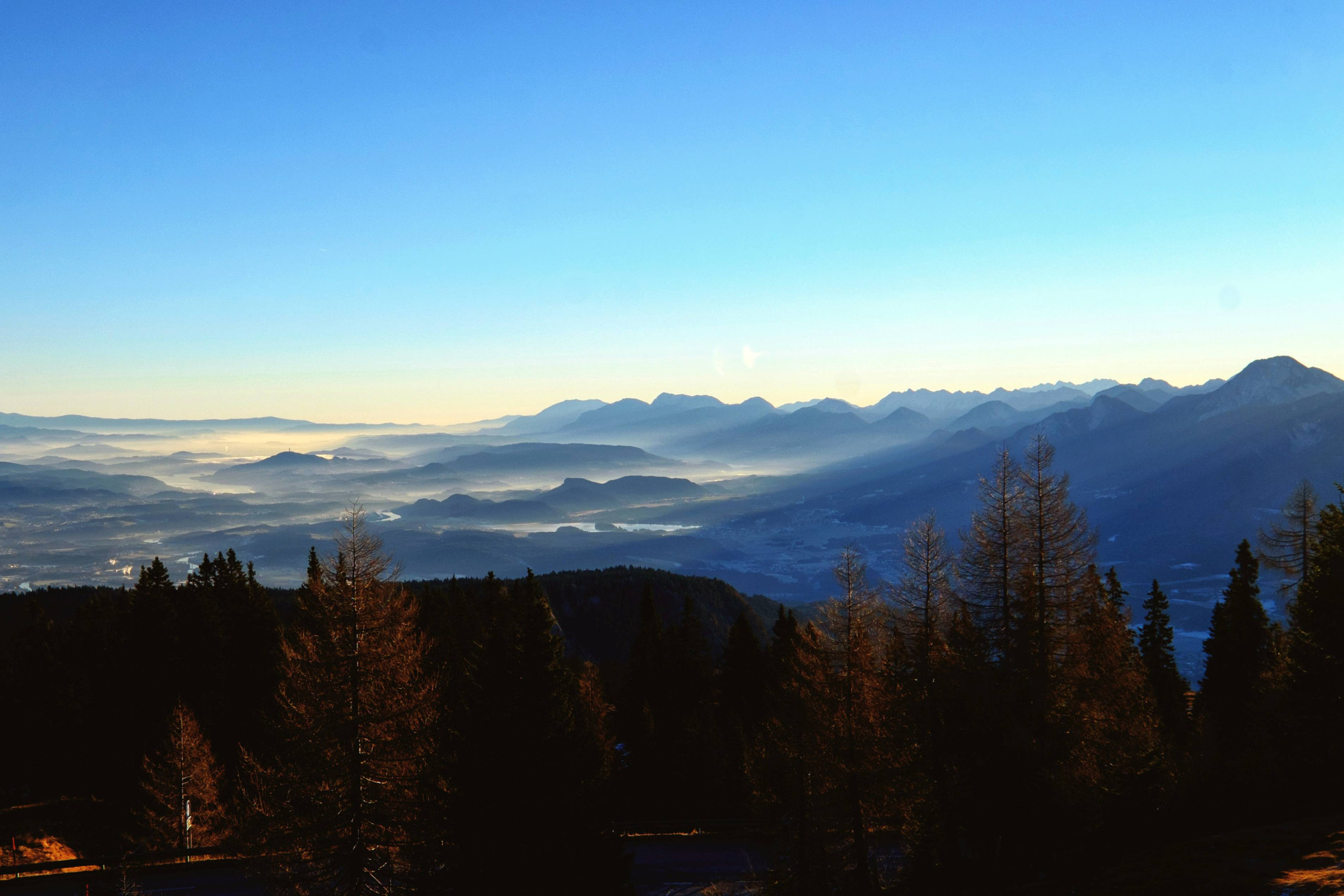 Fujifilm X-E2 + Fujifilm XF 10-24mm F4 R OIS sample photo. Dobratsch mountain sunrise photography