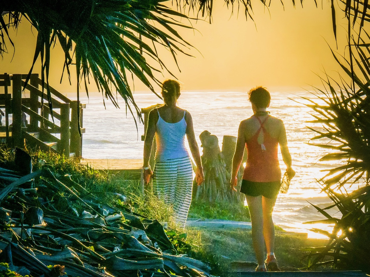 Sony E 18-200mm F3.5-6.3 OSS sample photo. The afternoon promenade at point lookout - 2 photography