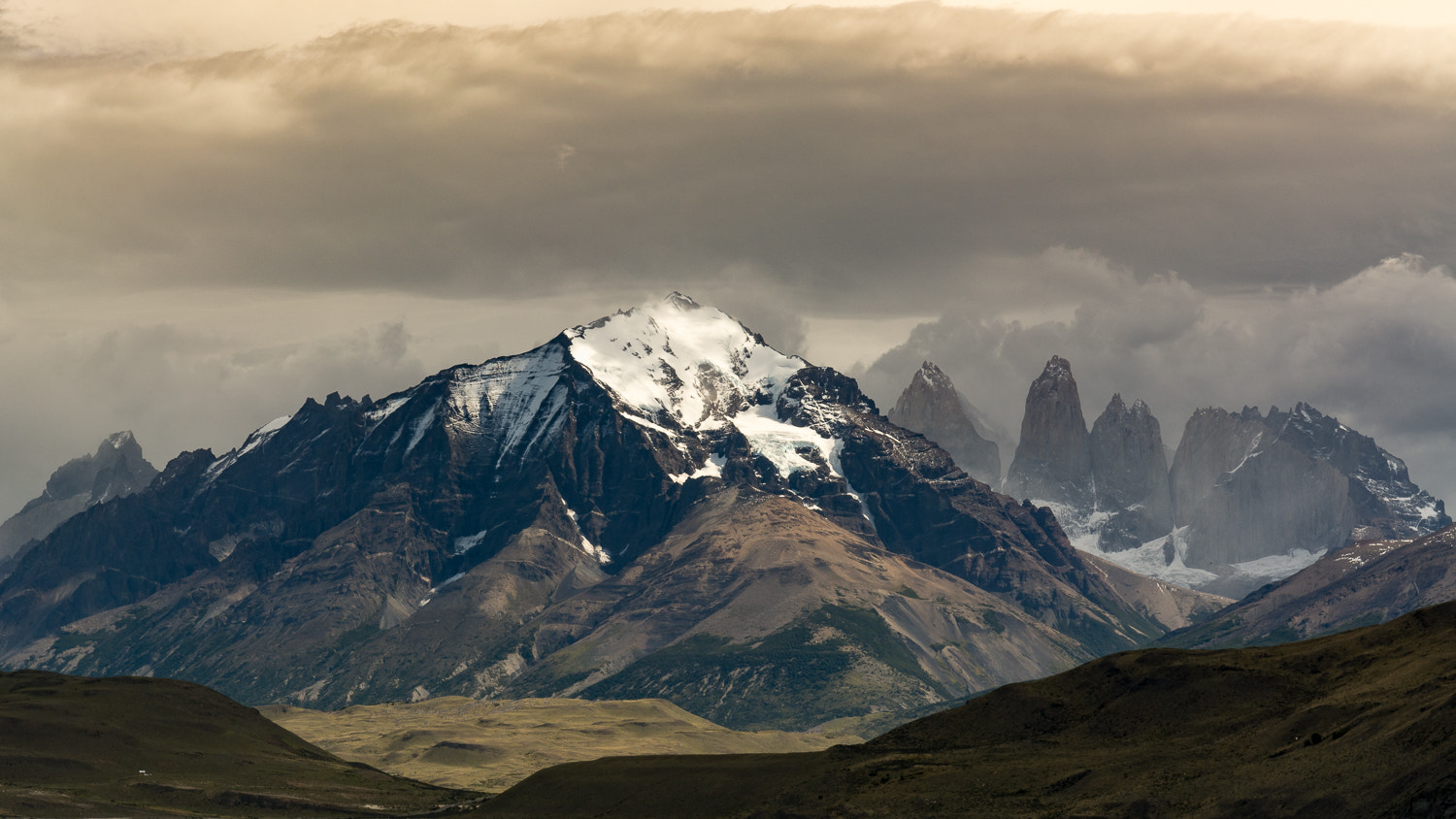 Nikon D7100 + Nikon AF-S DX Nikkor 17-55mm F2.8G ED-IF sample photo. Cordillera del paine, seen from lago sarmiento photography