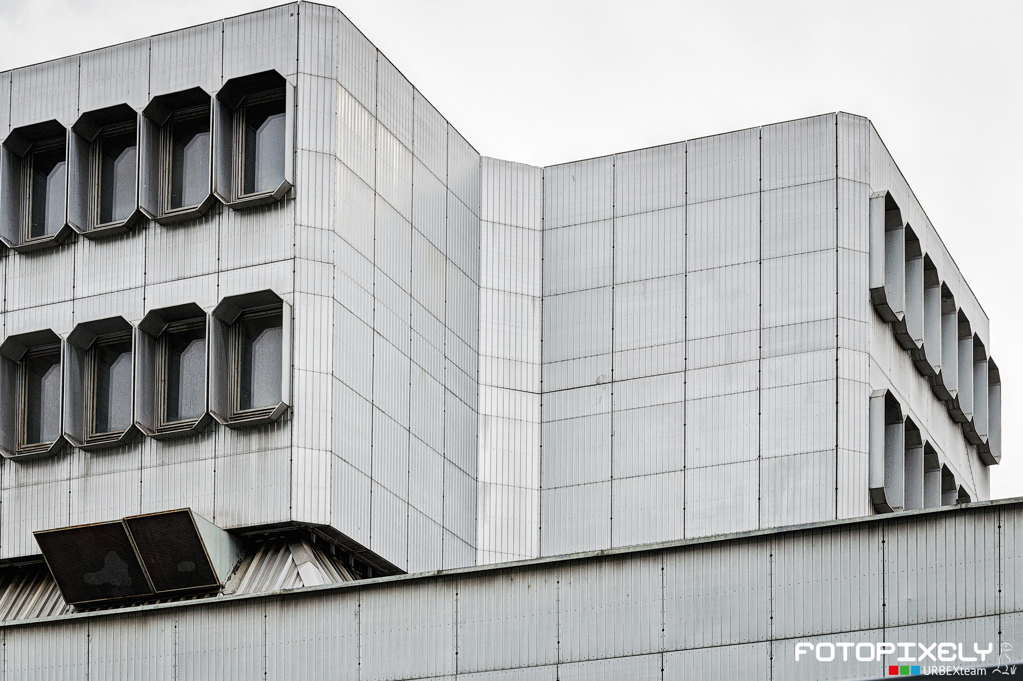 Sigma 24-70mm F2.8 EX DG HSM sample photo. Telefonní ústředna / telephone exchange photography