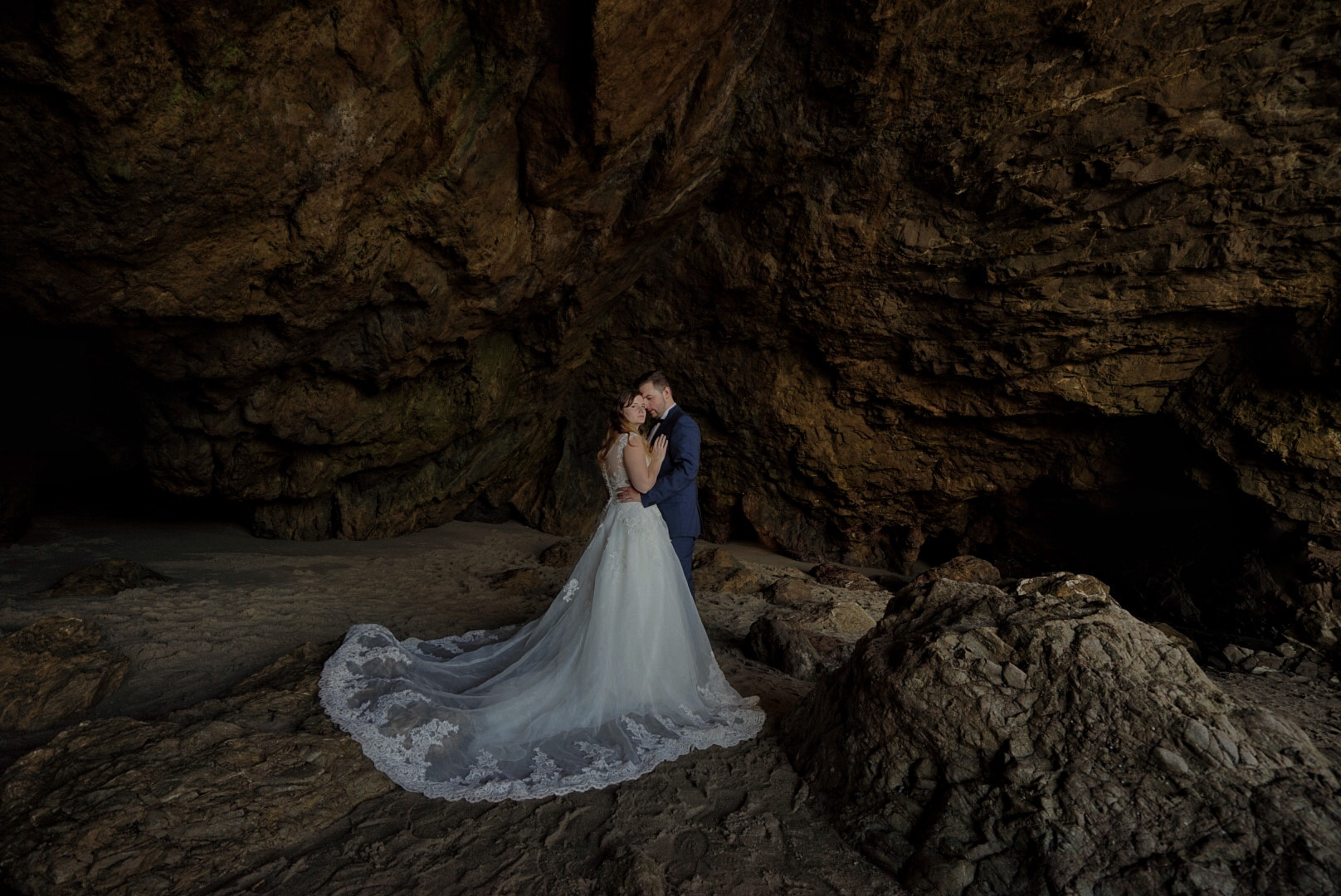 Sony a7 II + Sony Vario-Tessar T* FE 16-35mm F4 ZA OSS sample photo. Cave photography