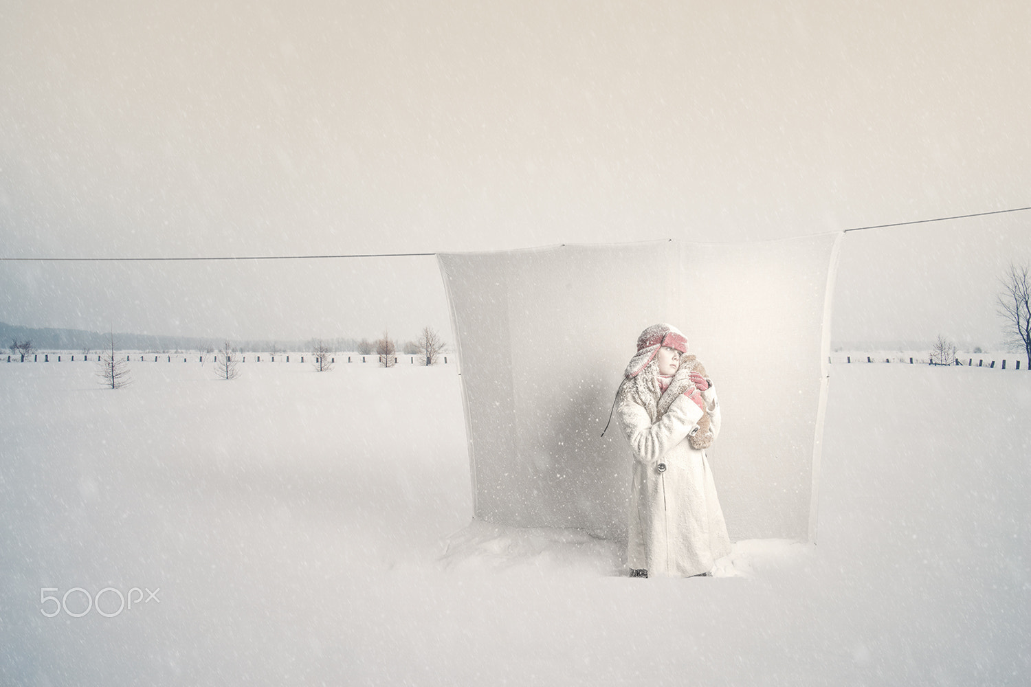 Sony a7R + Sony Vario-Tessar T* FE 16-35mm F4 ZA OSS sample photo. Young girl in a snow-covered field. photography