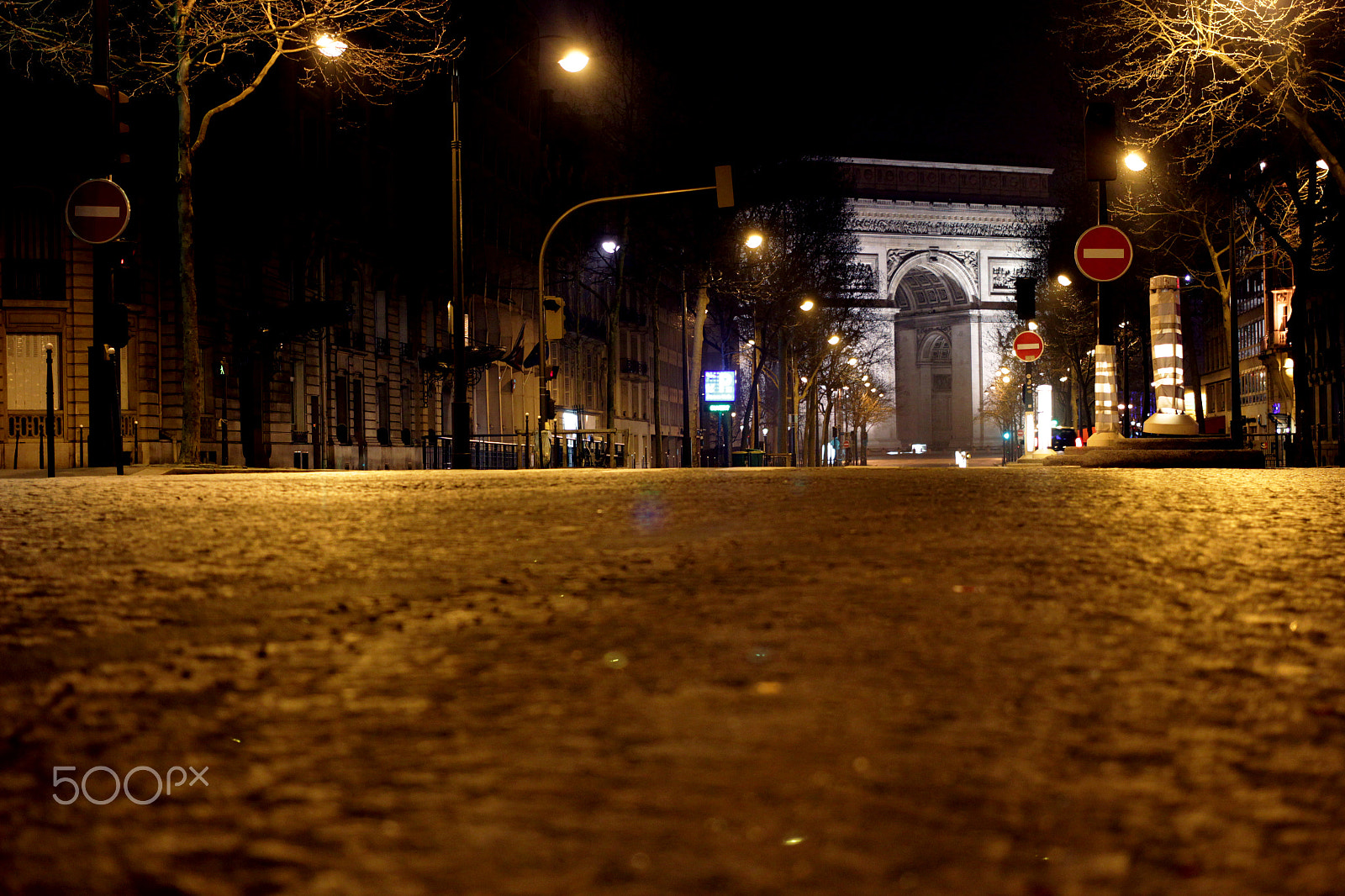 Canon EOS 550D (EOS Rebel T2i / EOS Kiss X4) + Canon EF 40mm F2.8 STM sample photo. Arc de triomphe, paris photography