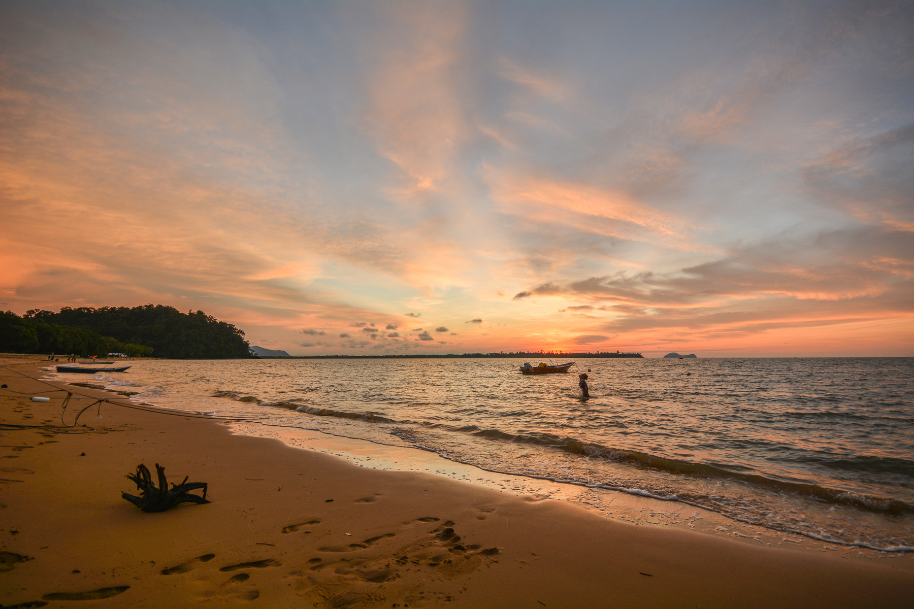 Sigma 10-20mm F4-5.6 EX DC HSM sample photo. Life of fisherman photography