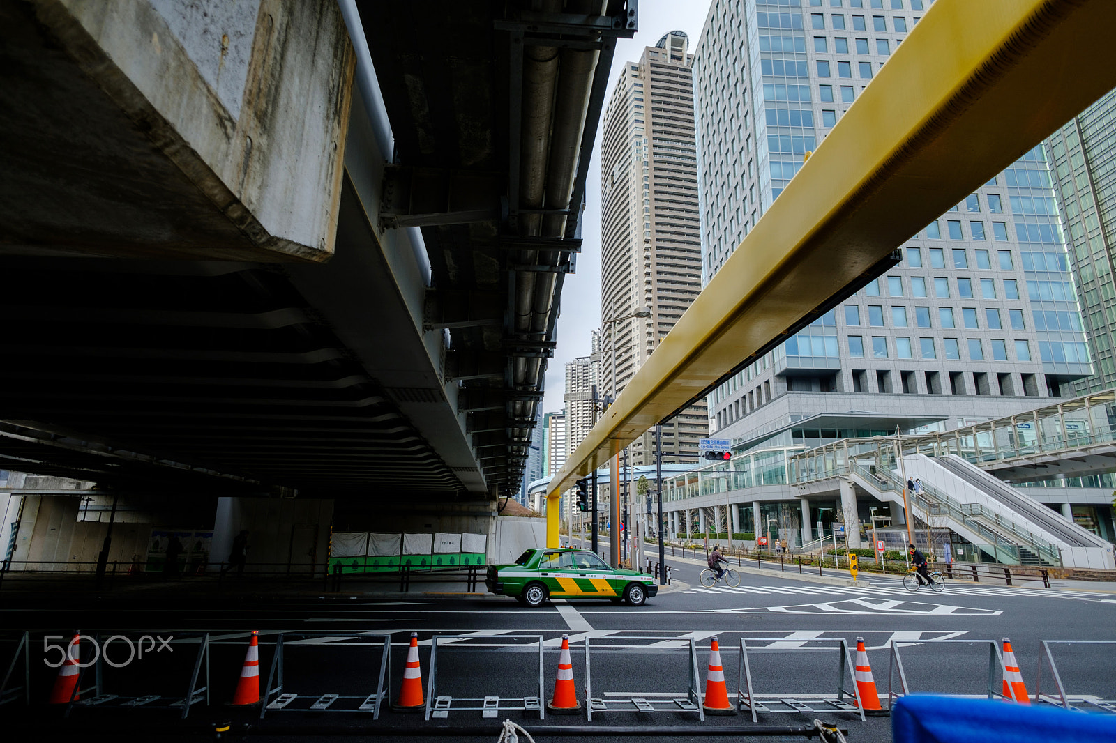 ZEISS Touit 12mm F2.8 sample photo. Yellow line photography