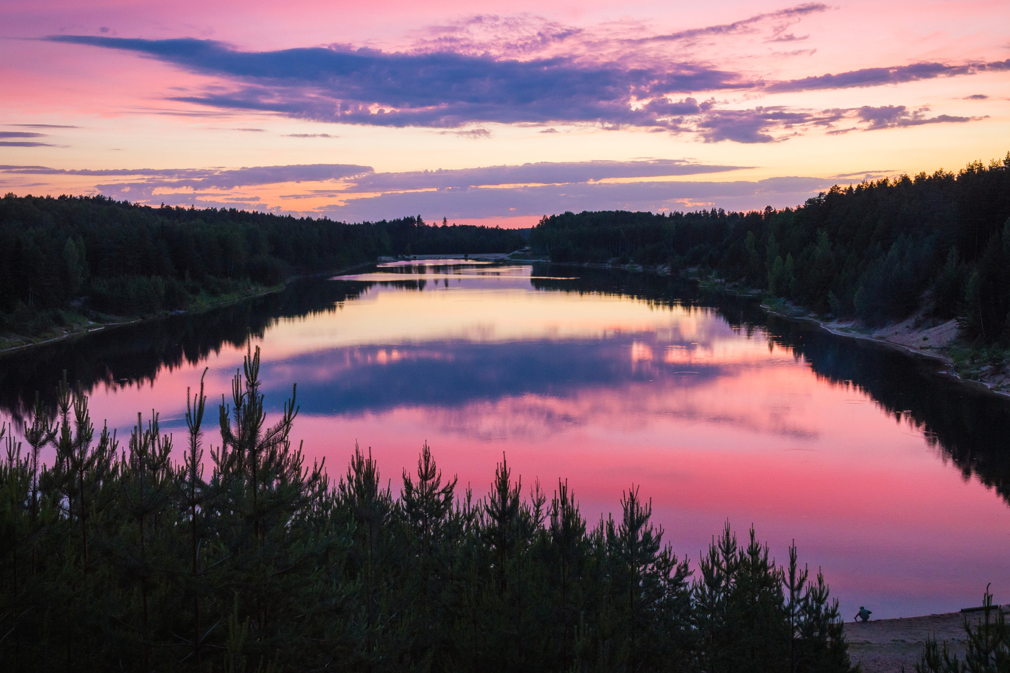 Sigma 17-50mm F2.8 EX DC OS HSM sample photo. Человек у розового озера photography
