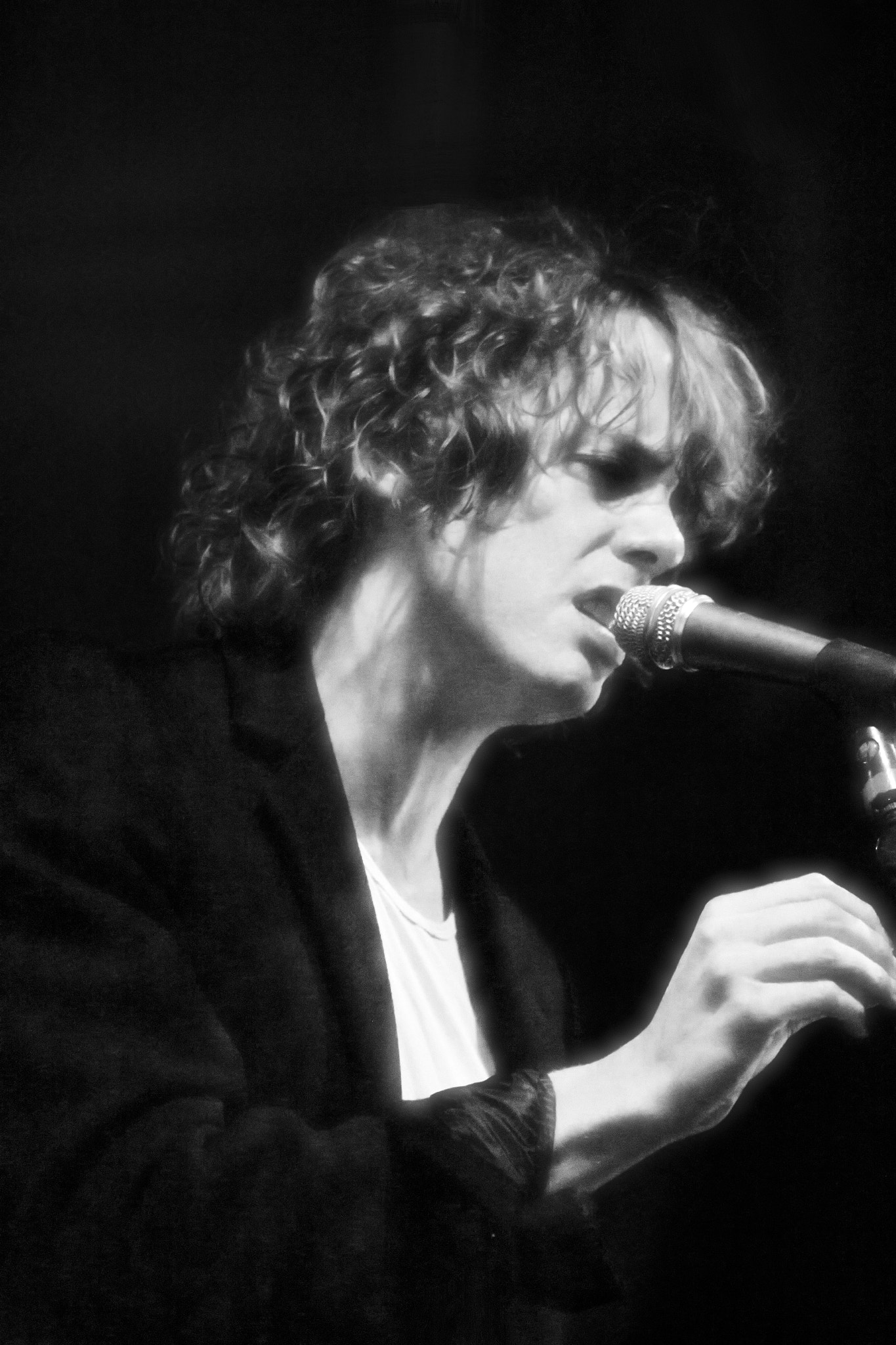 Canon EF 75-300mm F4.0-5.6 IS USM sample photo. Johnny borrell razorlight photography