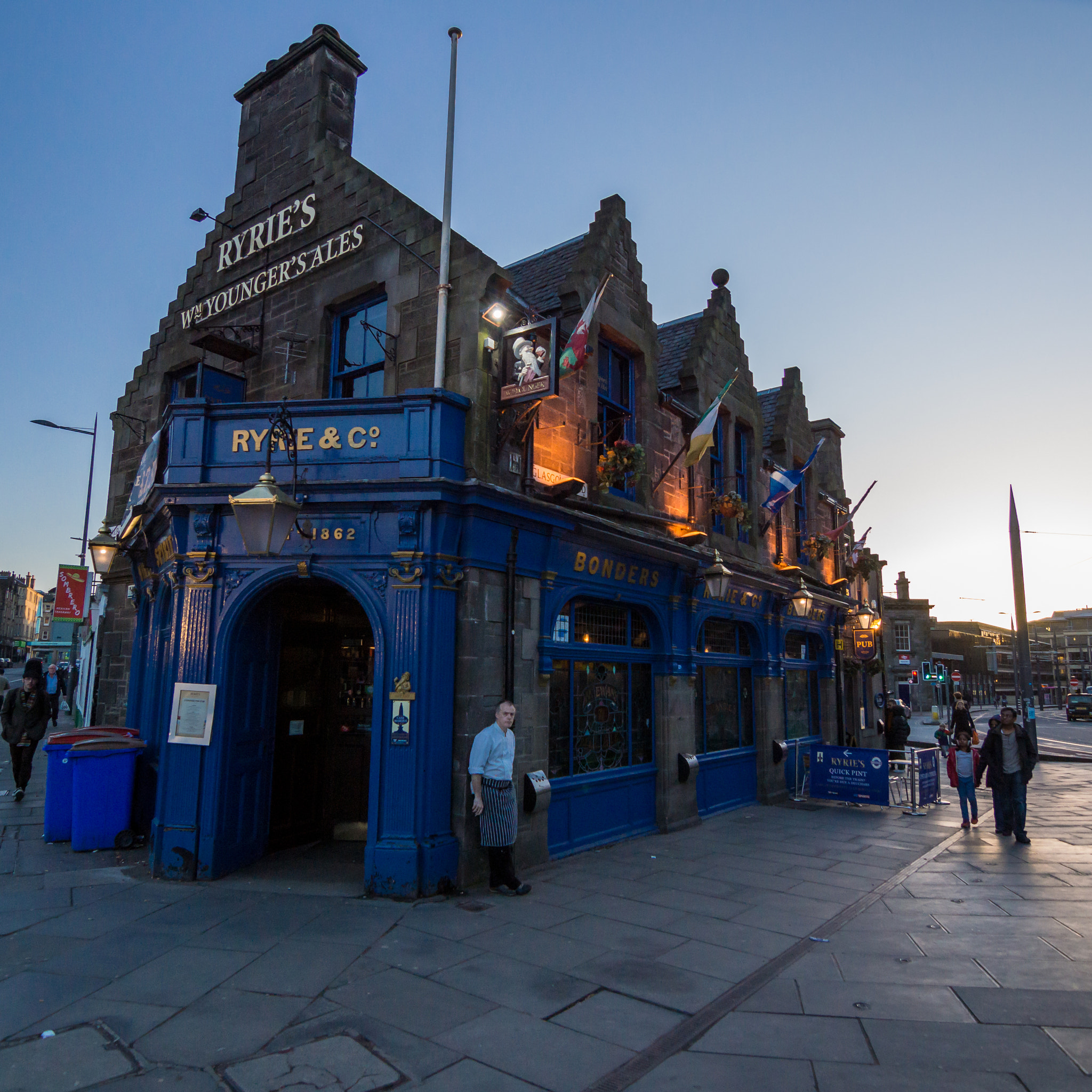 Sony SLT-A77 sample photo. Pub photography