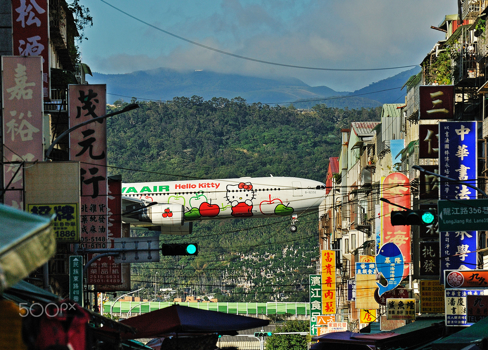 Nikon D700 sample photo. Hellokitty plane over taipei city photography