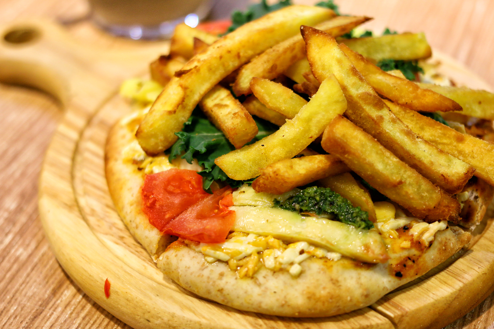 Canon EOS 70D + Canon EF 40mm F2.8 STM sample photo. Vegetable pizza photography
