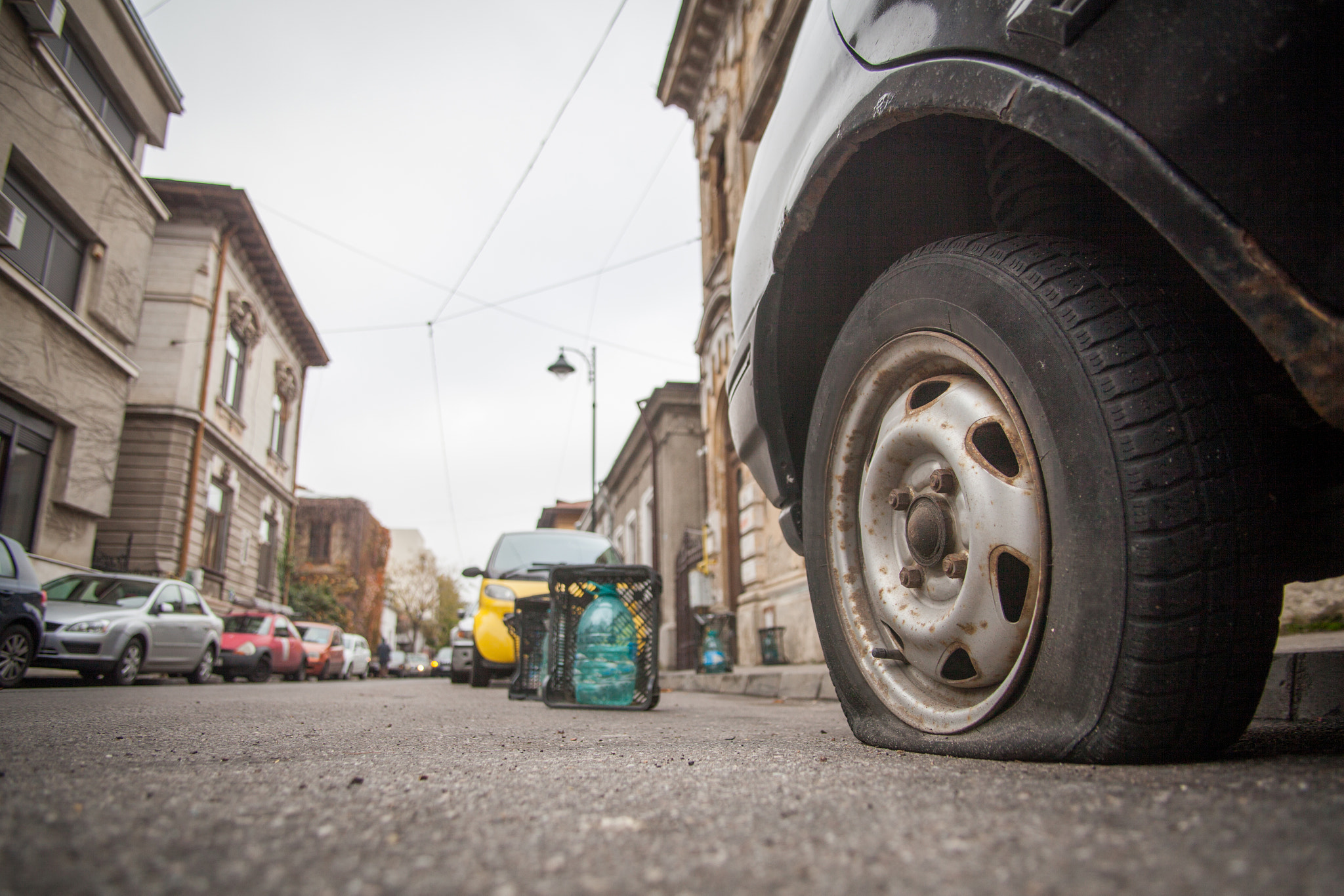 Canon EOS 5D Mark II sample photo. Car flat tire photography