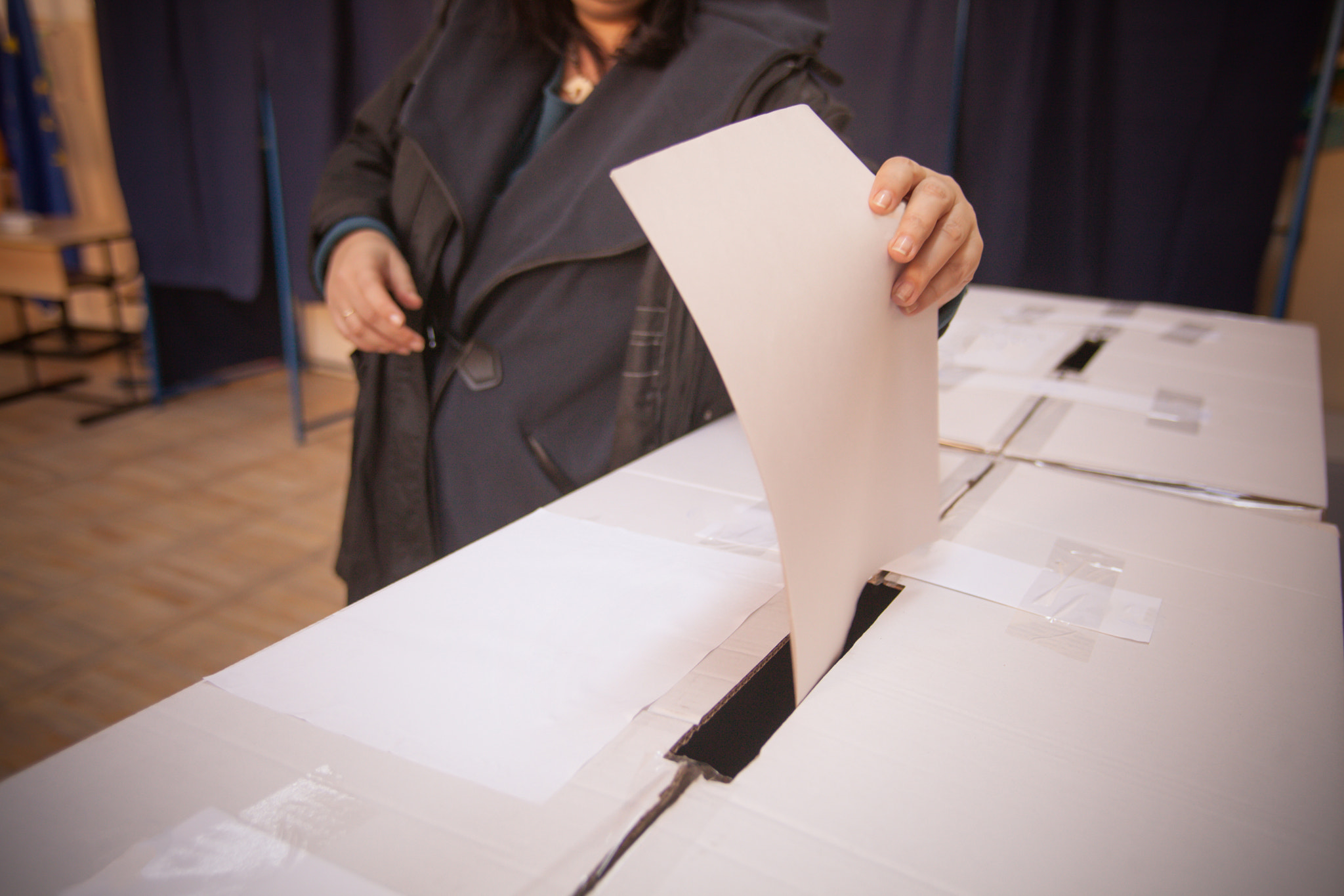 Canon EF 20-35mm f/2.8L sample photo. Person voting at polling station photography