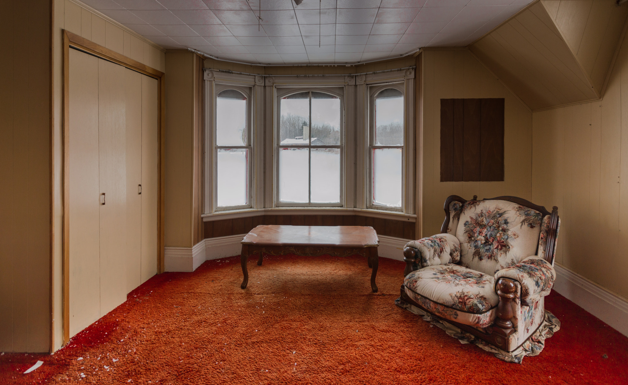 Nikon D3200 + Sigma 10-20mm F4-5.6 EX DC HSM sample photo. Red carpet abandond house and chair photography