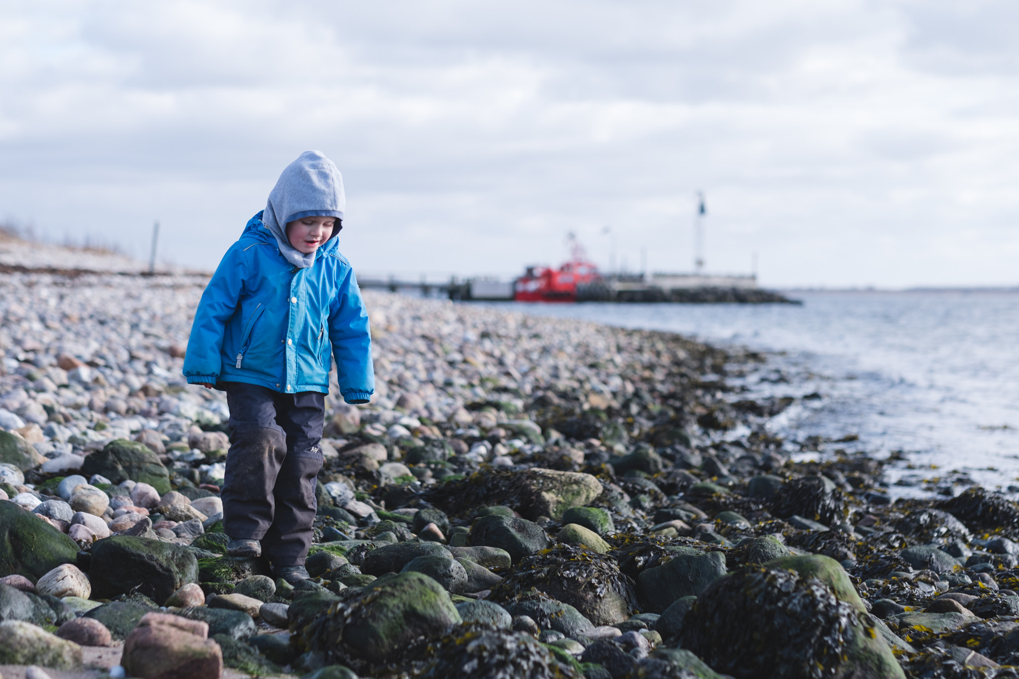 Fujifilm X-T2 + Fujifilm XF 56mm F1.2 R sample photo. Boy at stoney beach photography