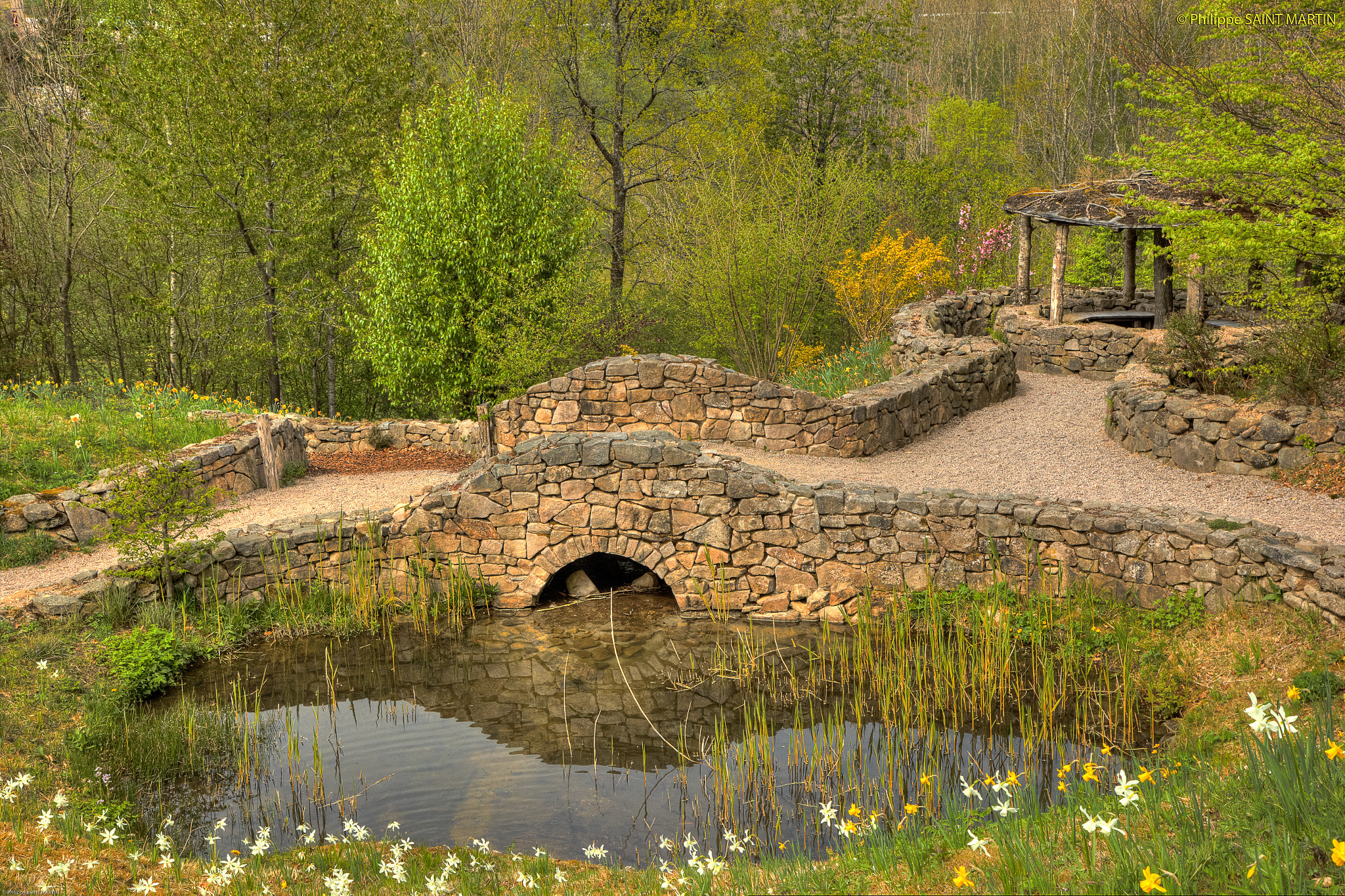 Canon EOS 60D sample photo. Pont en pierre dans le jardin de berchigranges - stone bridge in  berchigranges garden photography
