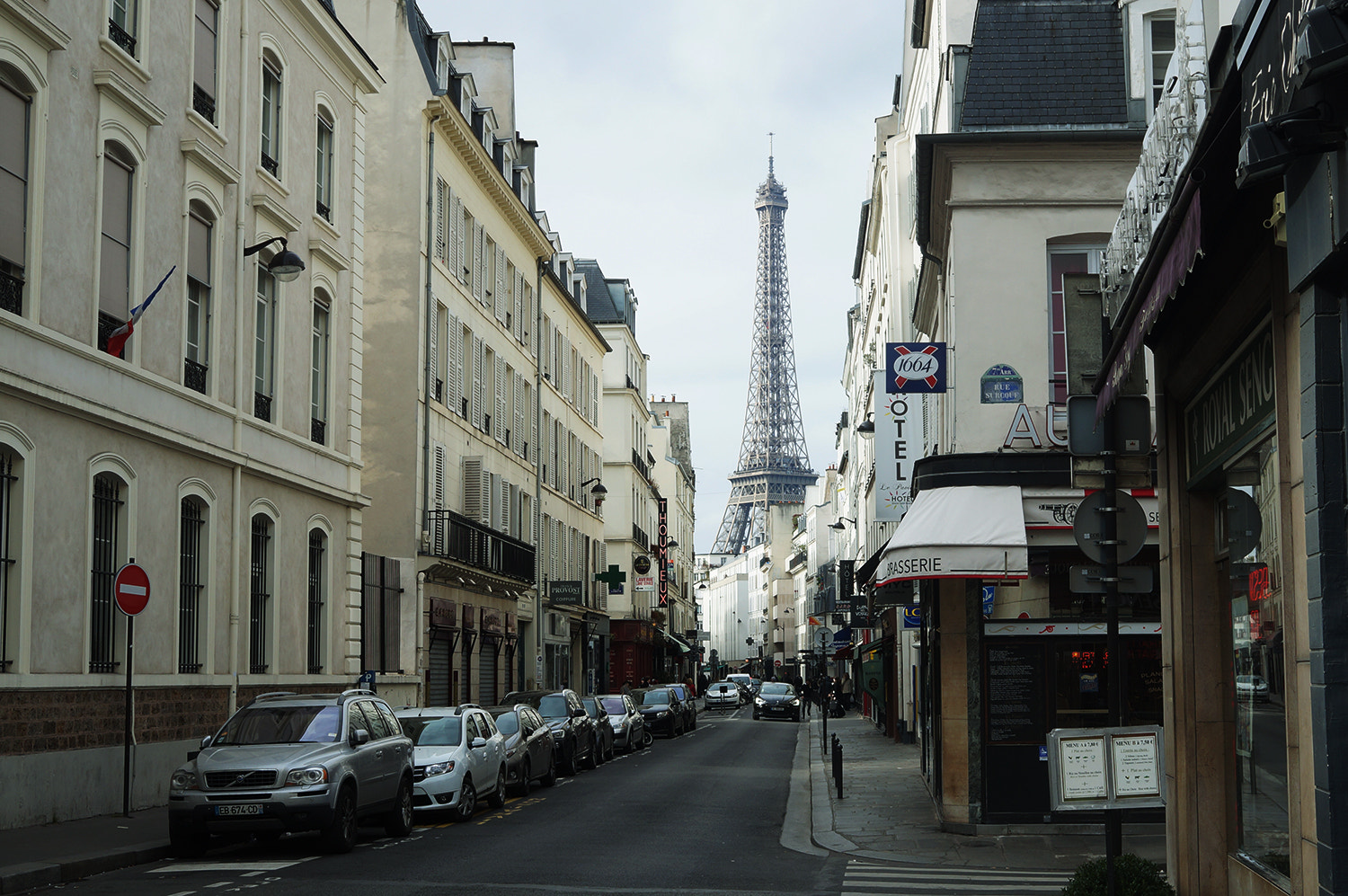 Sony Alpha NEX-3N + Sigma 30mm F2.8 EX DN sample photo. Near tour eiffel photography