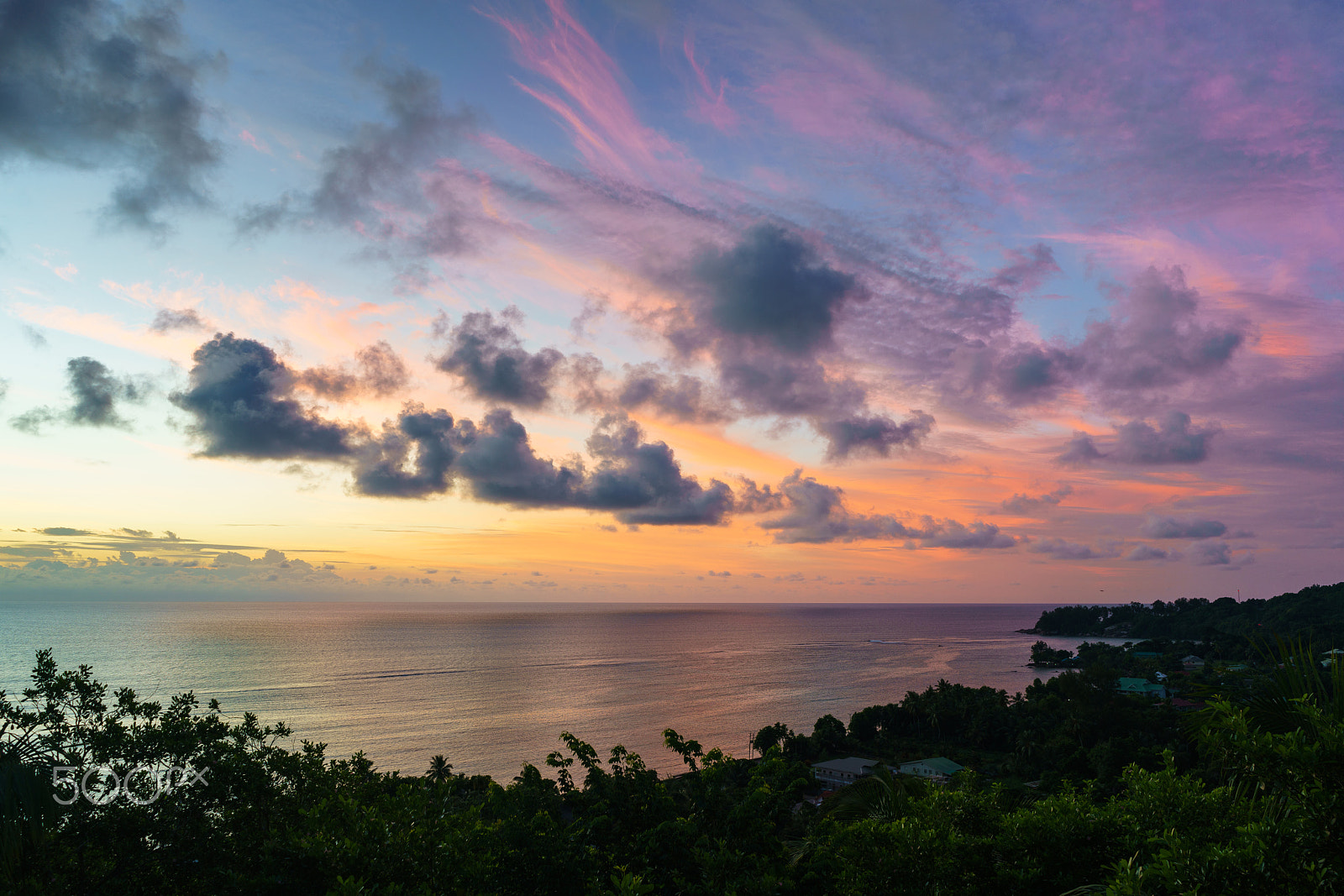 Sony FE 28mm F2 sample photo. Painted sky — seychelles sunrise photography