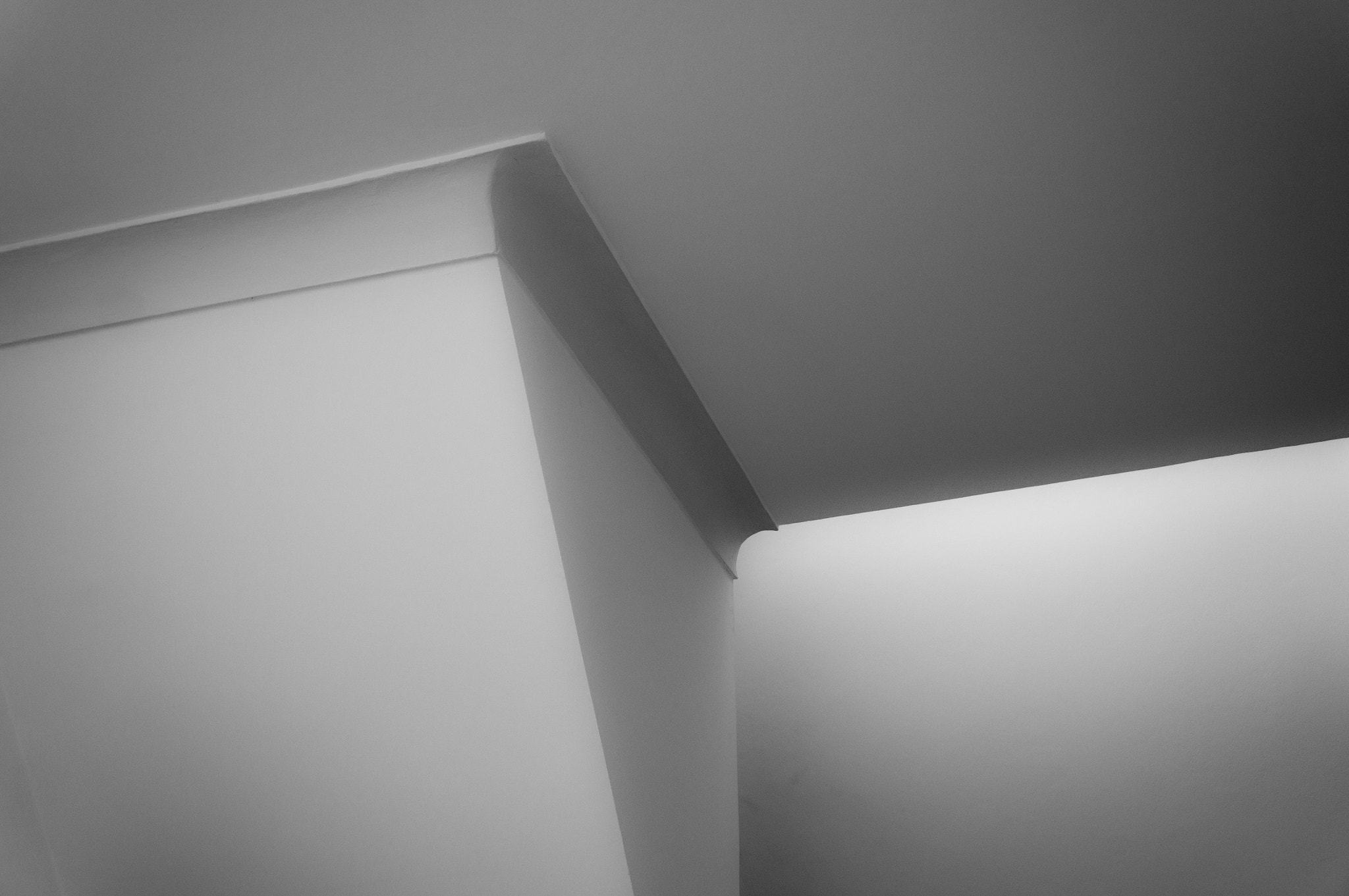 Sony Alpha NEX-5R + Sony E 18-55mm F3.5-5.6 OSS sample photo. Ceiling x angles x lines photography
