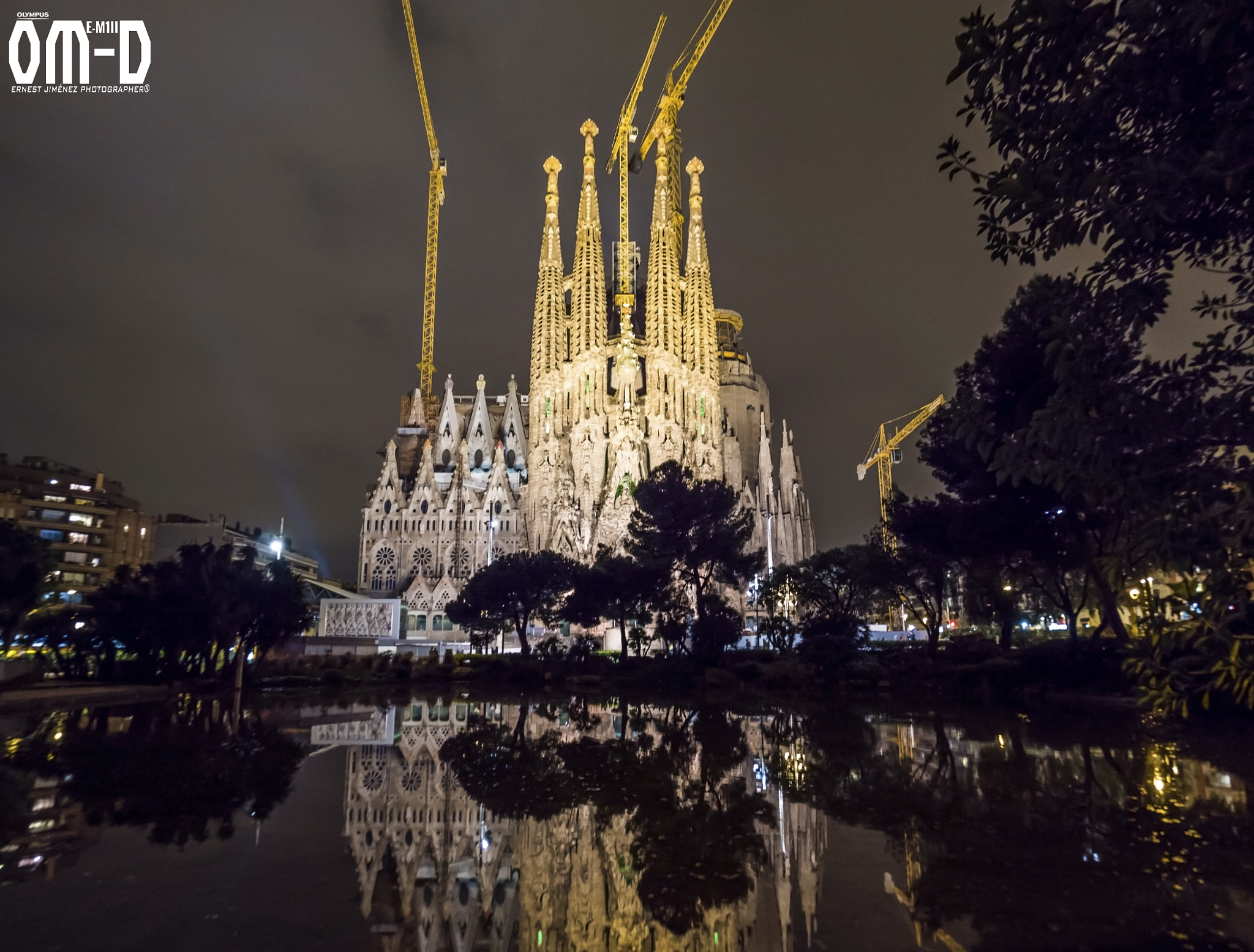 Olympus M.Zuiko Digital ED 7-14mm F2.8 PRO sample photo. La sagrada familia at night ...!! photography