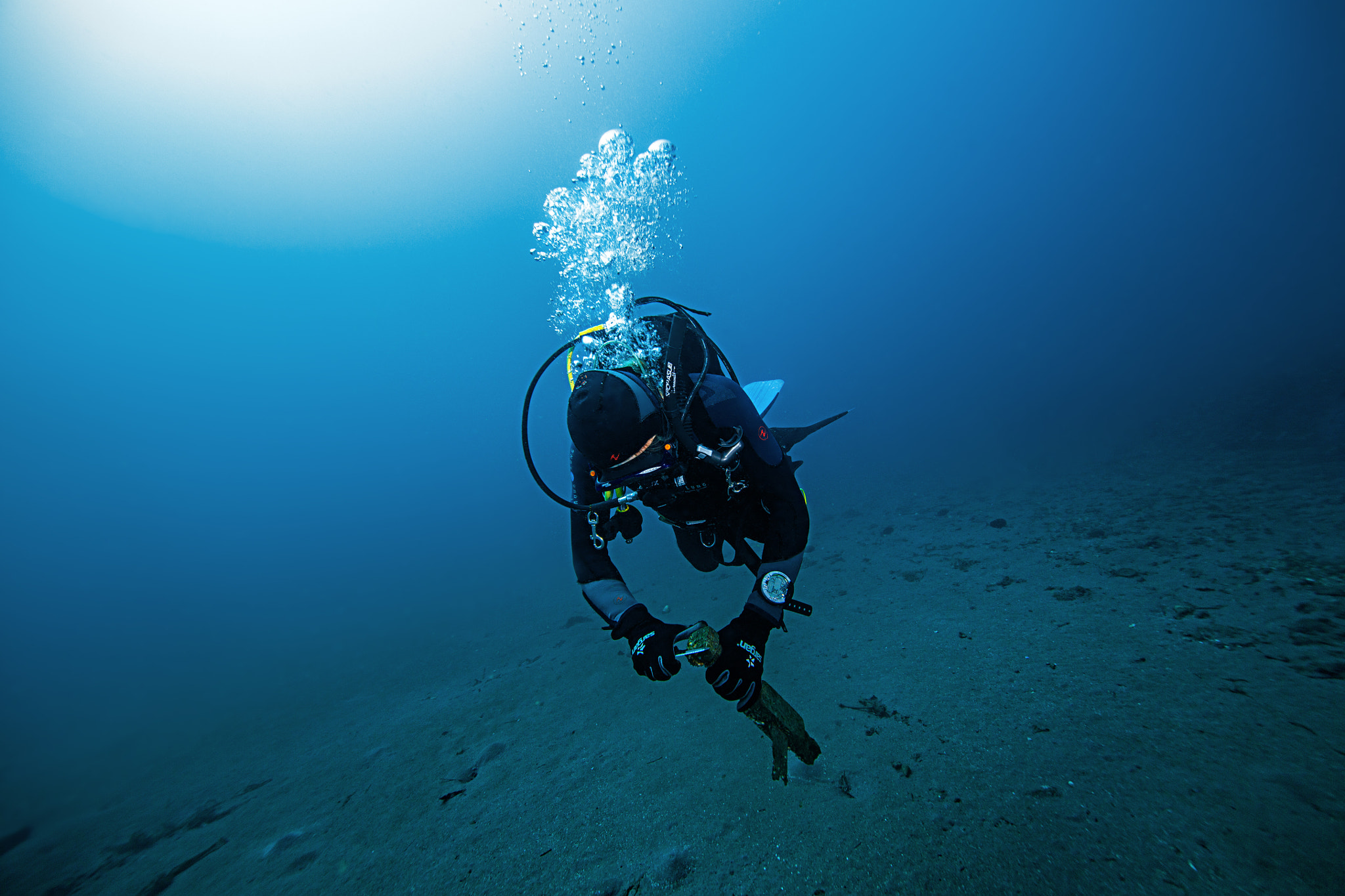 Canon EOS 5DS R + Canon EF 11-24mm F4L USM sample photo. Dive buddy, blue lagoon bali photography