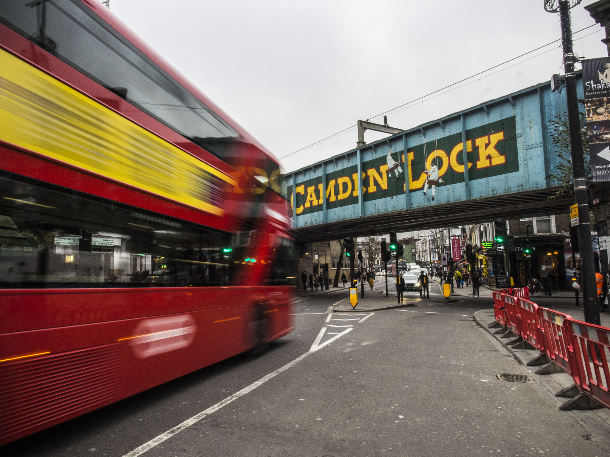Olympus OM-D E-M5 + Olympus M.Zuiko Digital ED 12-40mm F2.8 Pro sample photo. London in motion photography